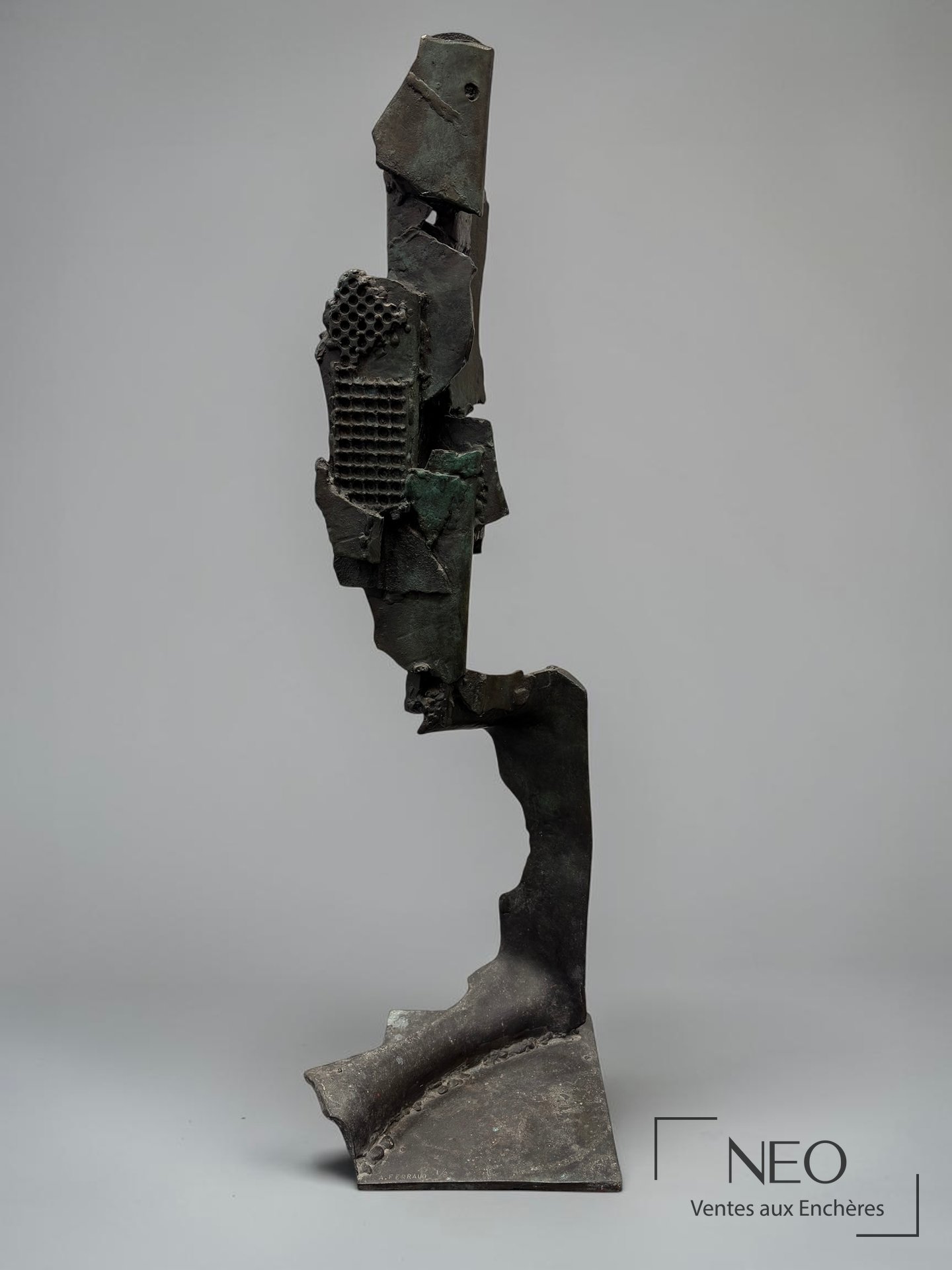 Sculpture abstraite en bronze à patine verte