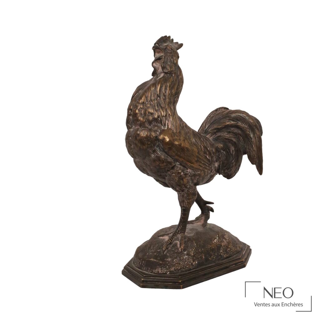 Coq en bronze à patine brune et dorée vu de face