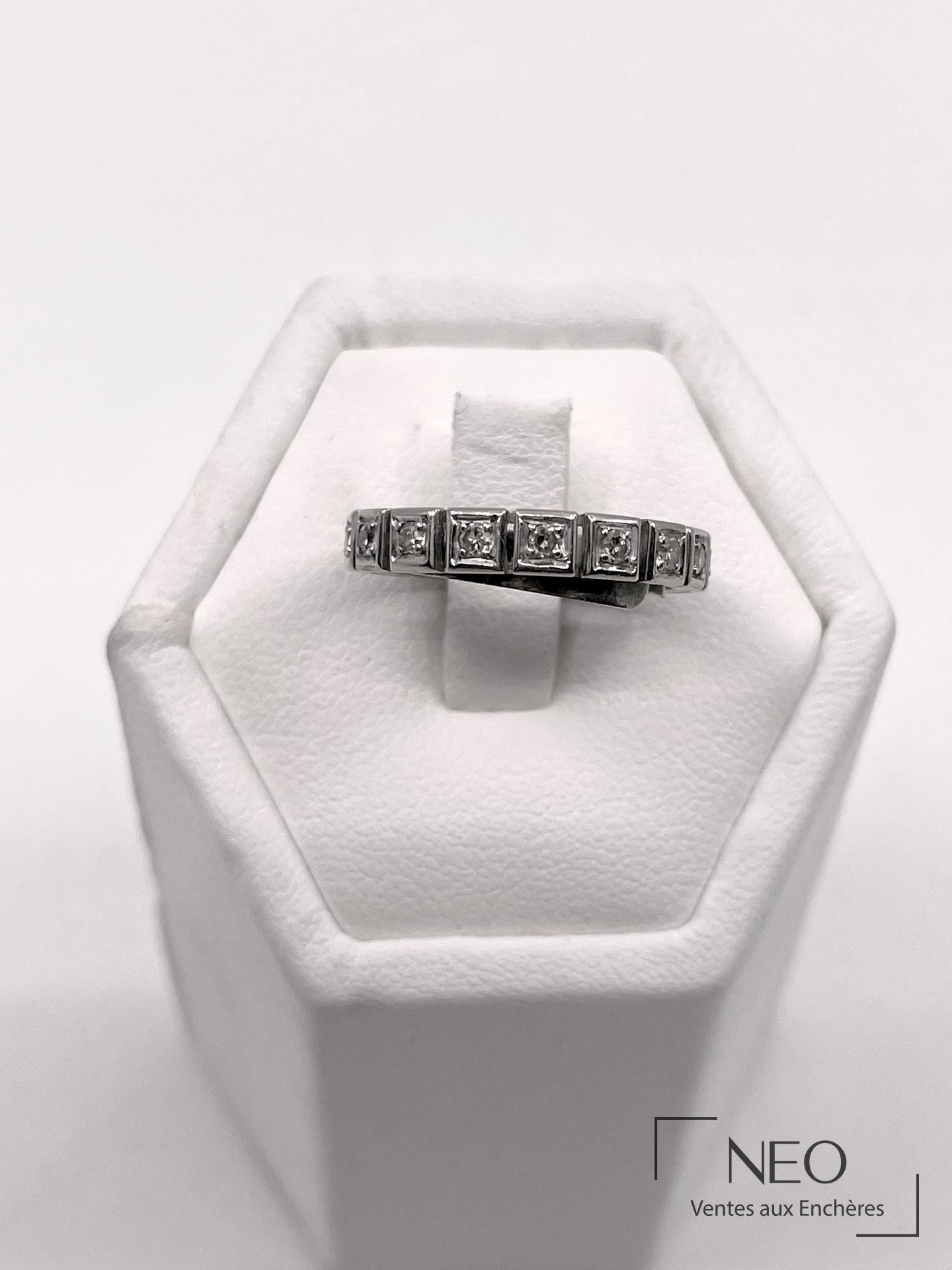 Alliance américaine en or gris 18 carats sertie de brillants