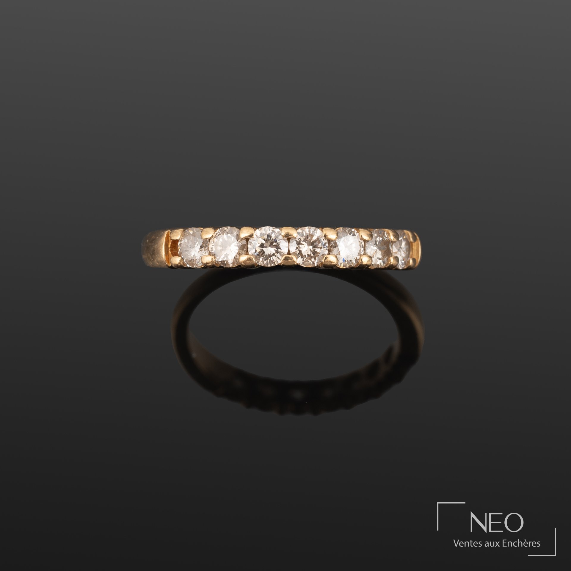 Alliance demi-américaine en or jaune 18K sertie de diamants