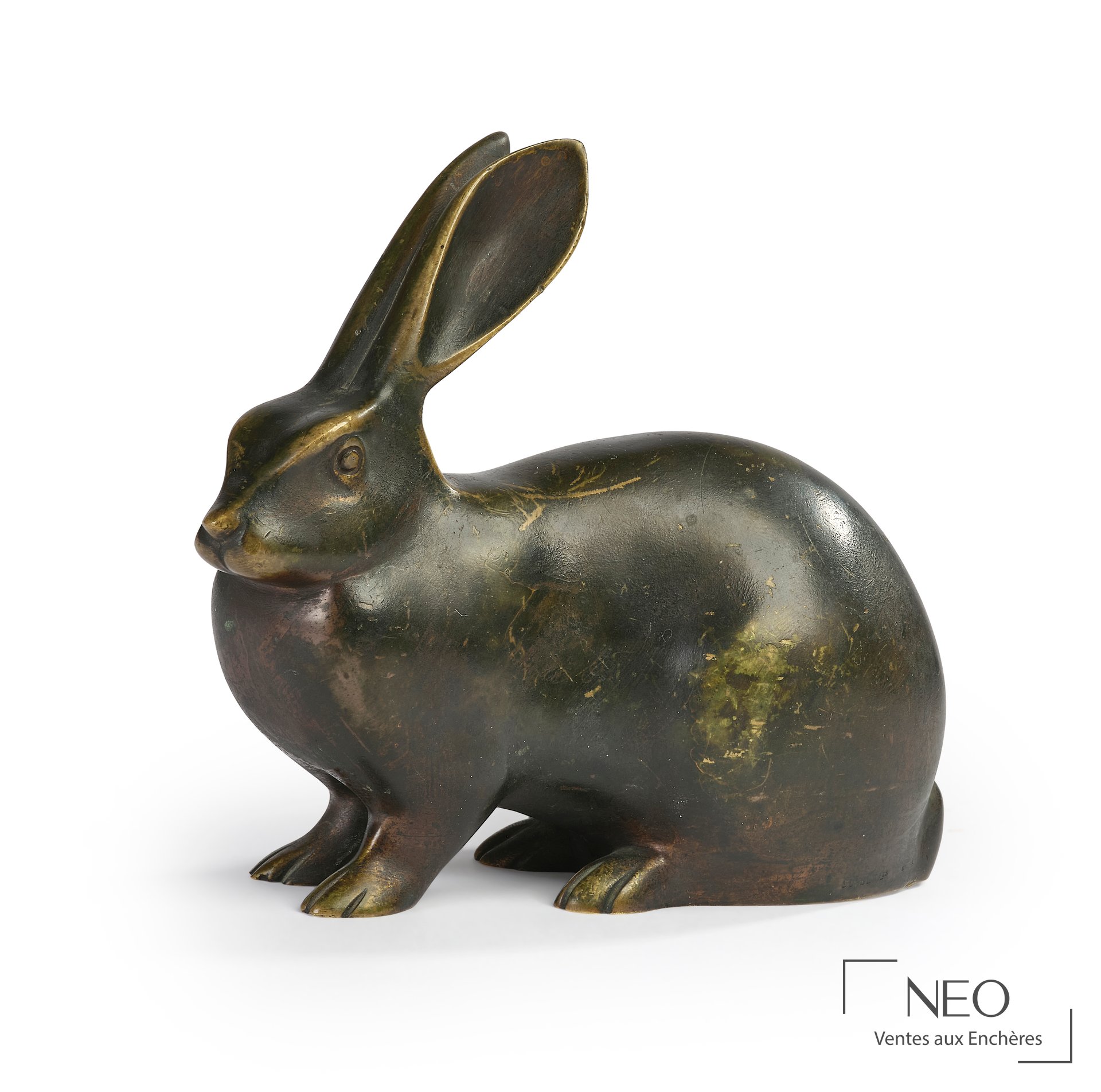 Armand Petersen Lapin, bronze à patine brune nuancée verte