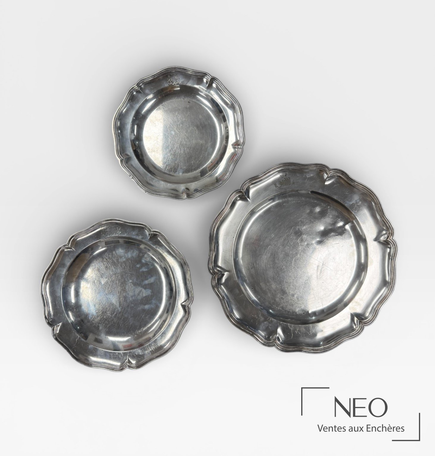 Assiettes en argent, travail français du XVIIIe siècle