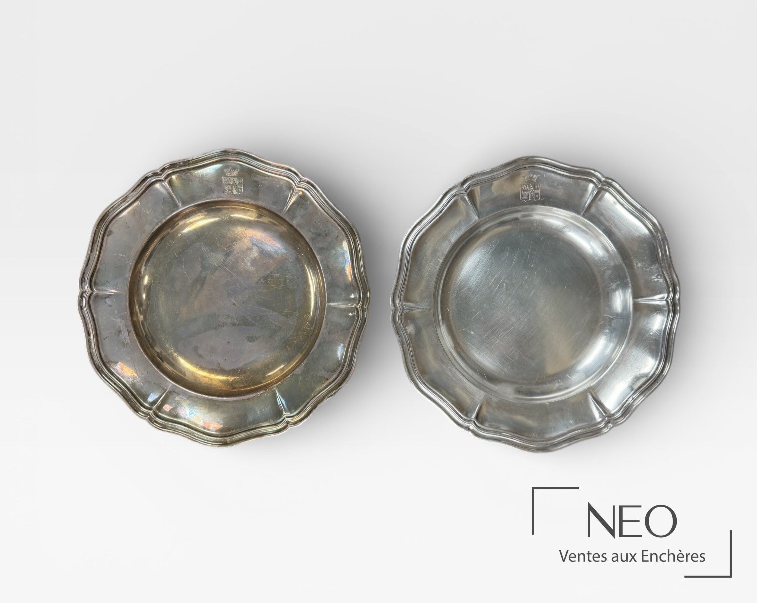 Odiot à Paris, deux assiettes rondes en argent 925/1000