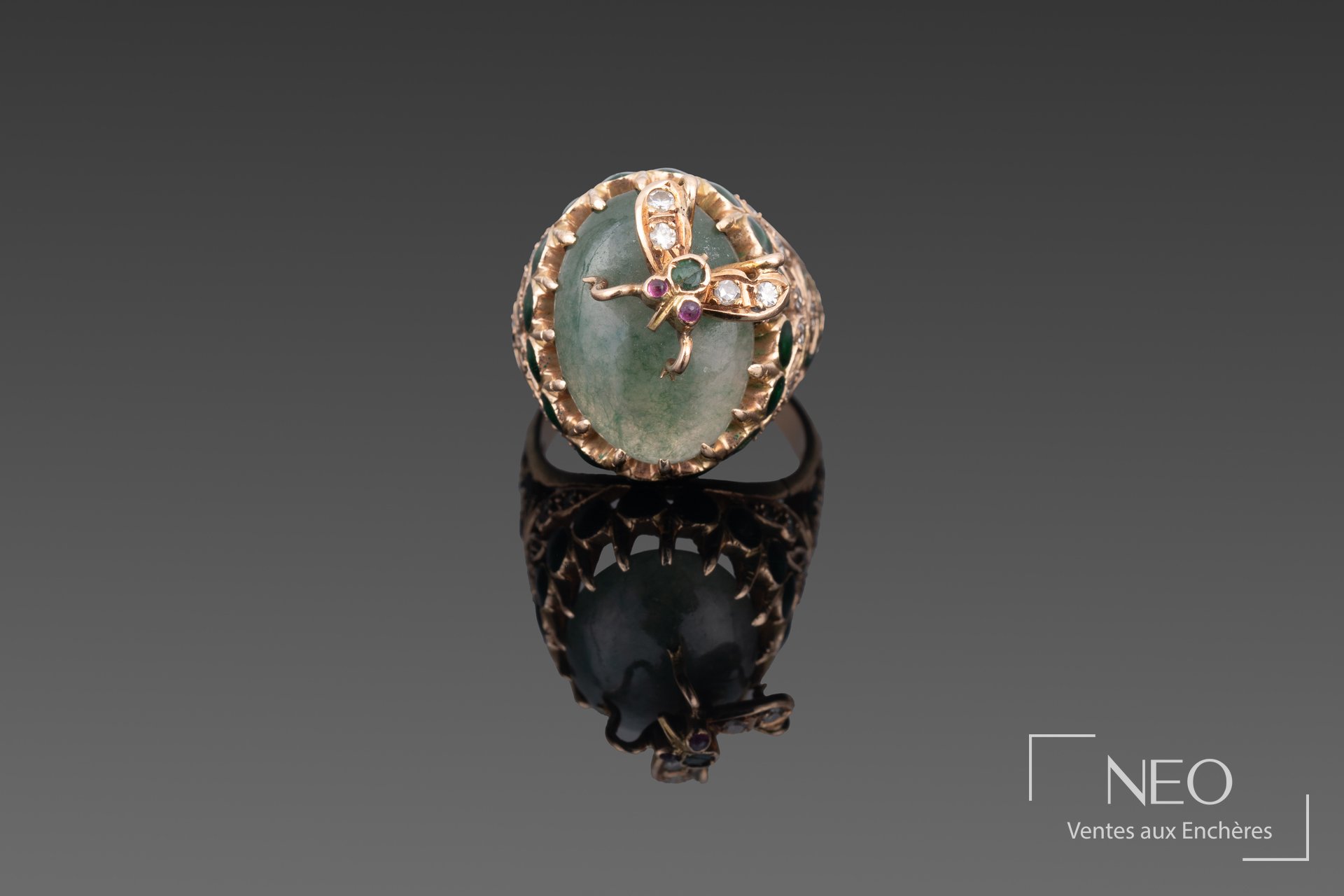 Bague cocktail en or jaune 18K, pierre verte, diamants et émail