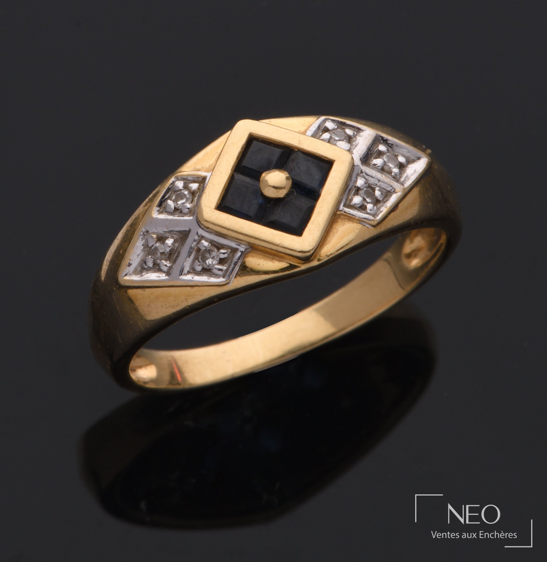 Bague de jeune fille en ors jaune et gris 18 carats, pierres bleues