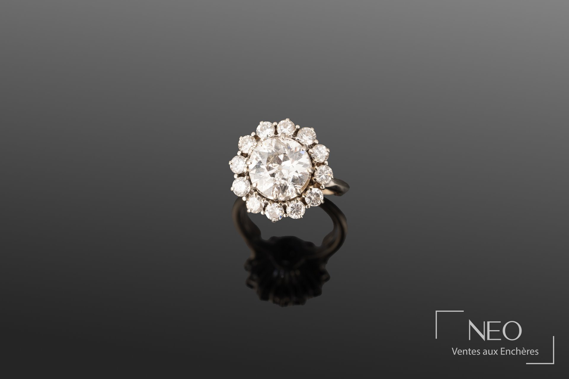 Bague en or gris 18K sertie d’un diamant rond taille ancienne