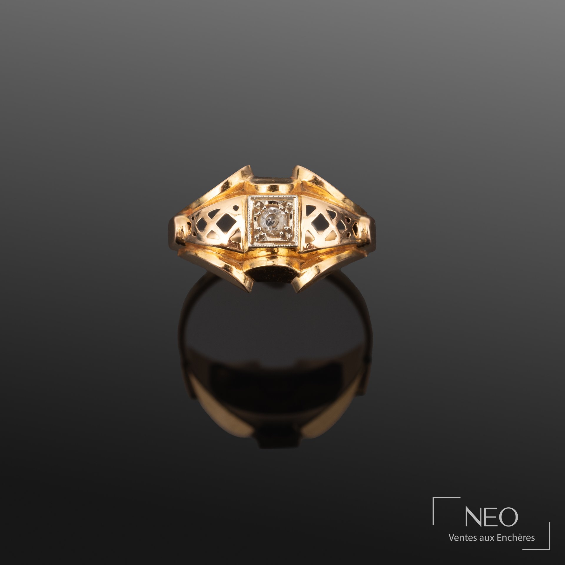 Bague en or jaune 18K ajourée, pierre blanche d&rsquo;imitation
