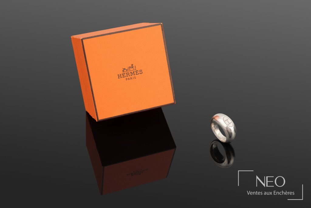 Bague Hermès en argent avec H perforé