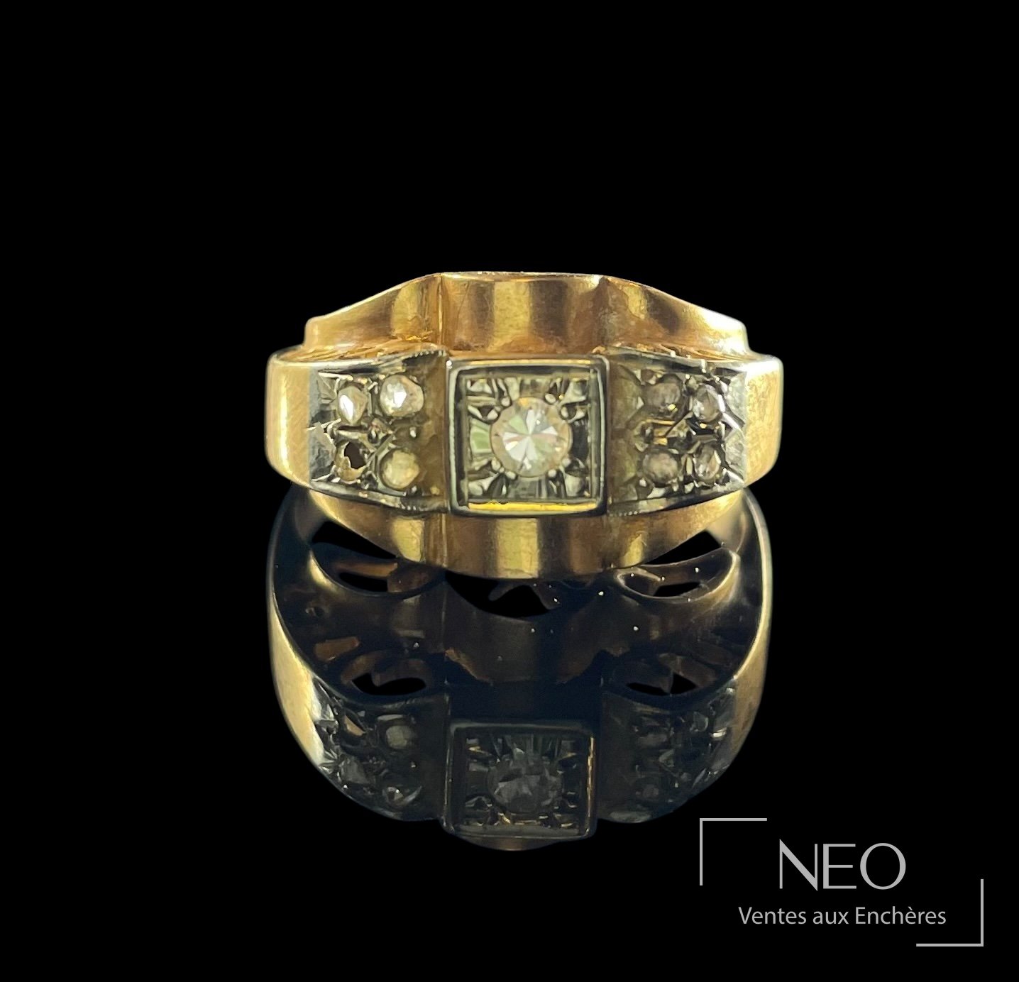 Bague jarretière en or 18 carats ornée de diamants