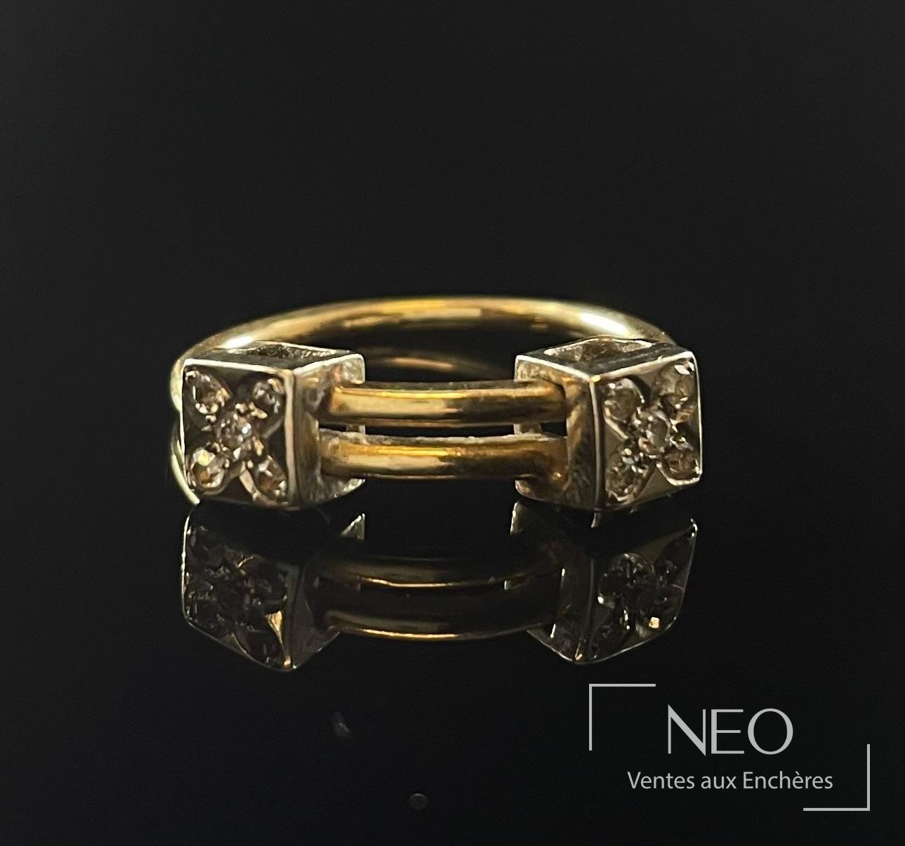 Bague moderniste en or gris et jaune 18 carats, pavée de diamants