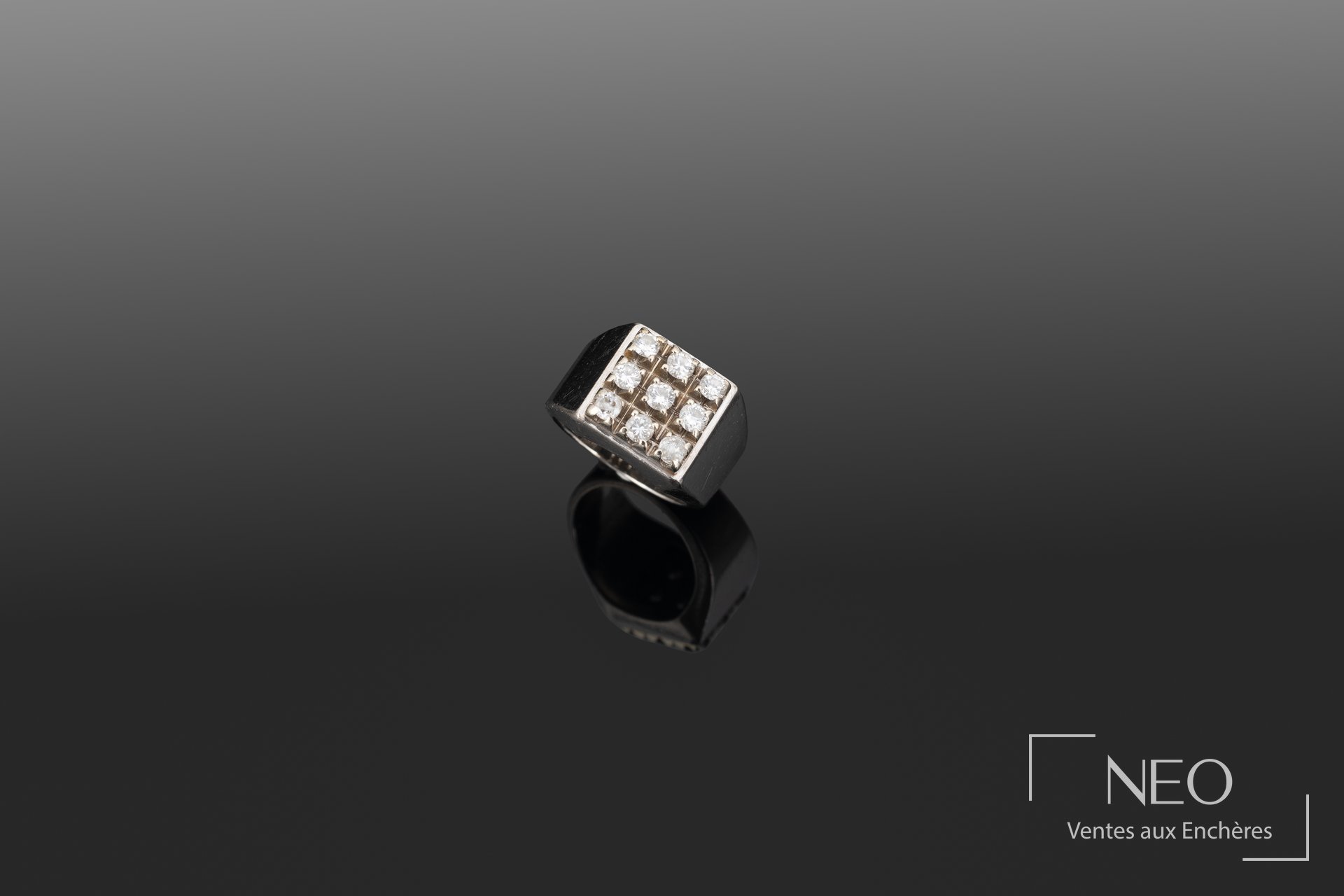 Bague en or gris 18 carats pavée de diamants de taille ancienne