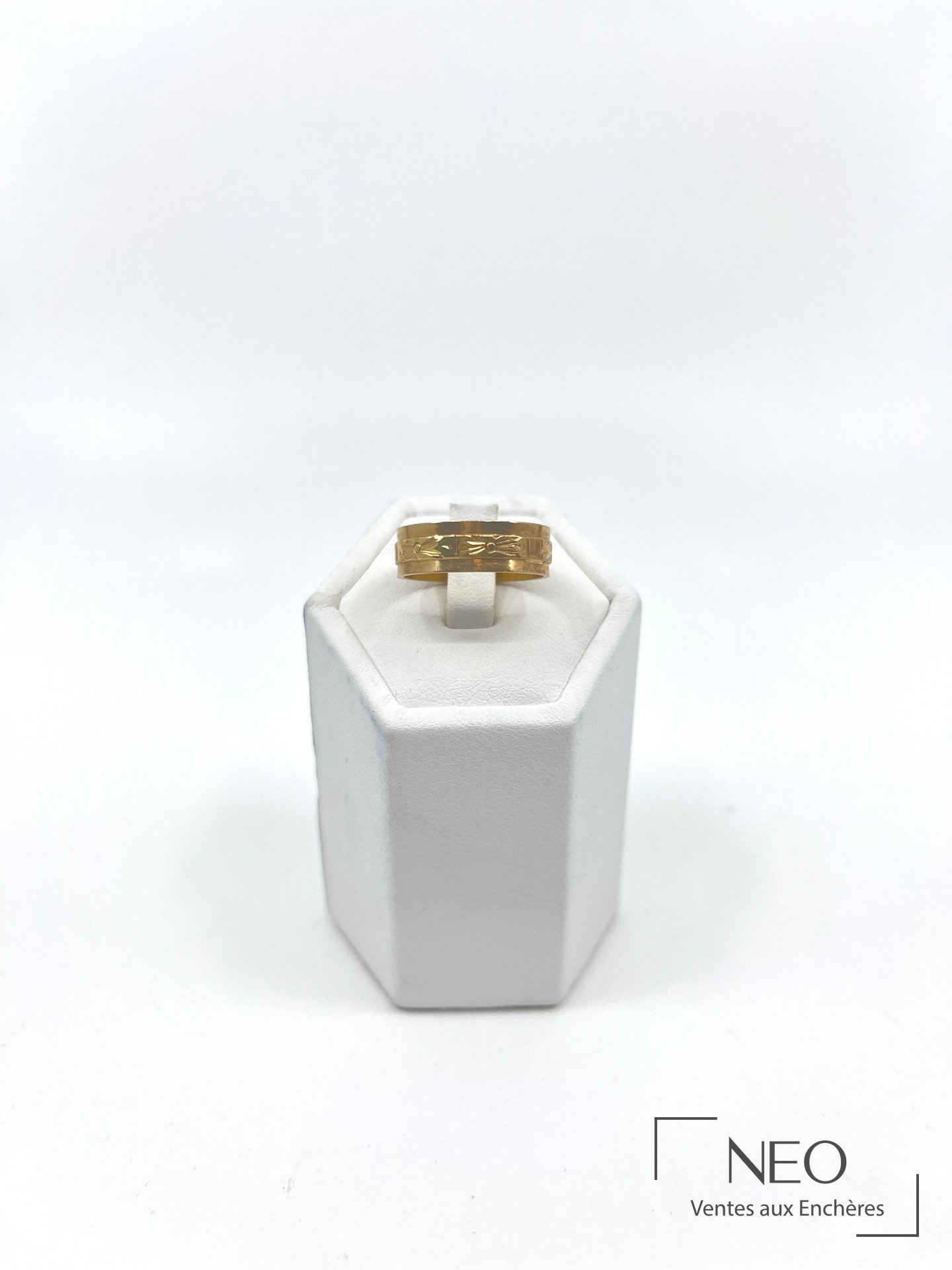 Bague en or jaune 18 carats à décor de nœuds enrubannés