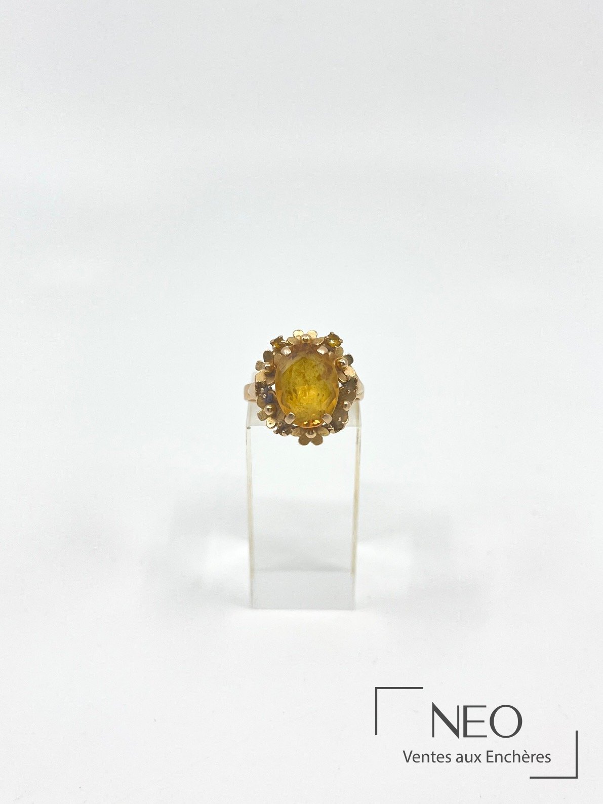 Bague en or jaune 18 carats ornée d’une citrine ovale