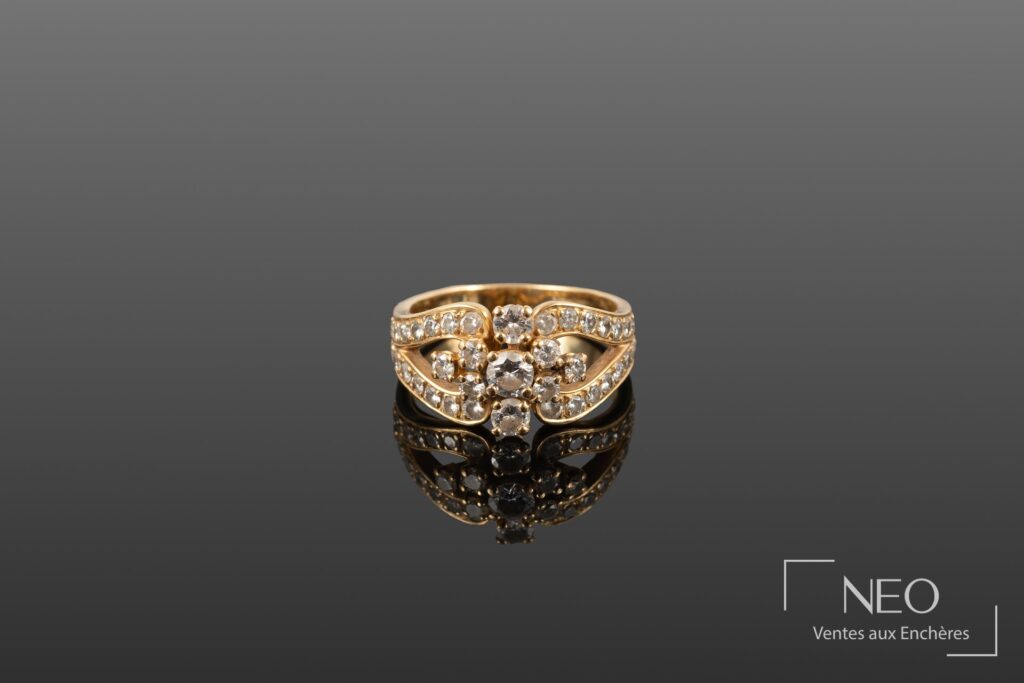 Bague en or jaune sertie de diamants