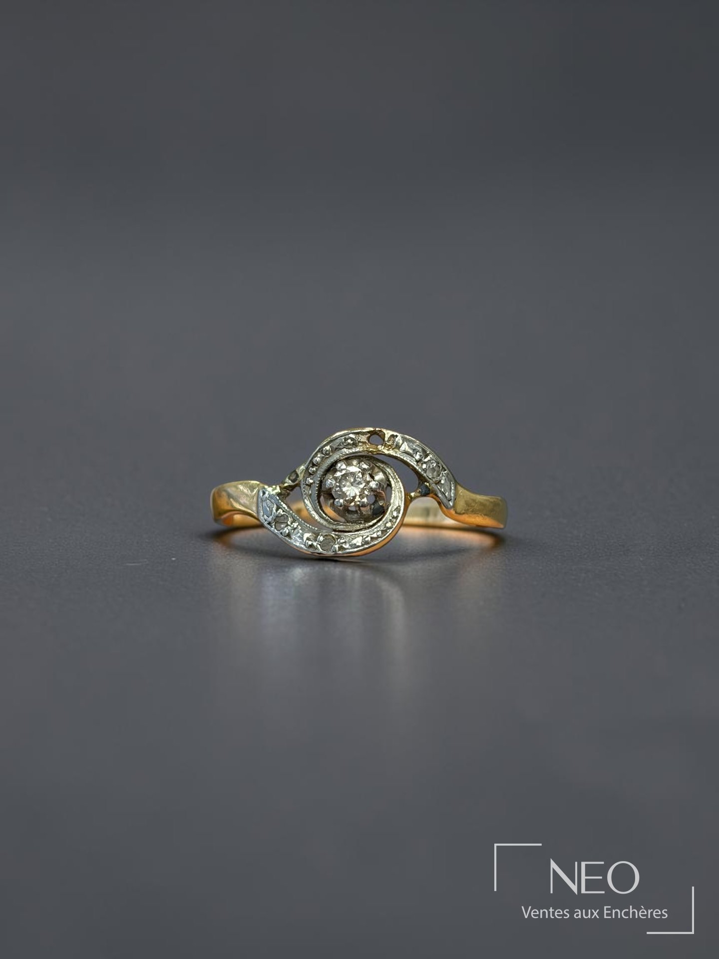 Bague en or jaune 18K et platine, plateau tourbillon, diamant