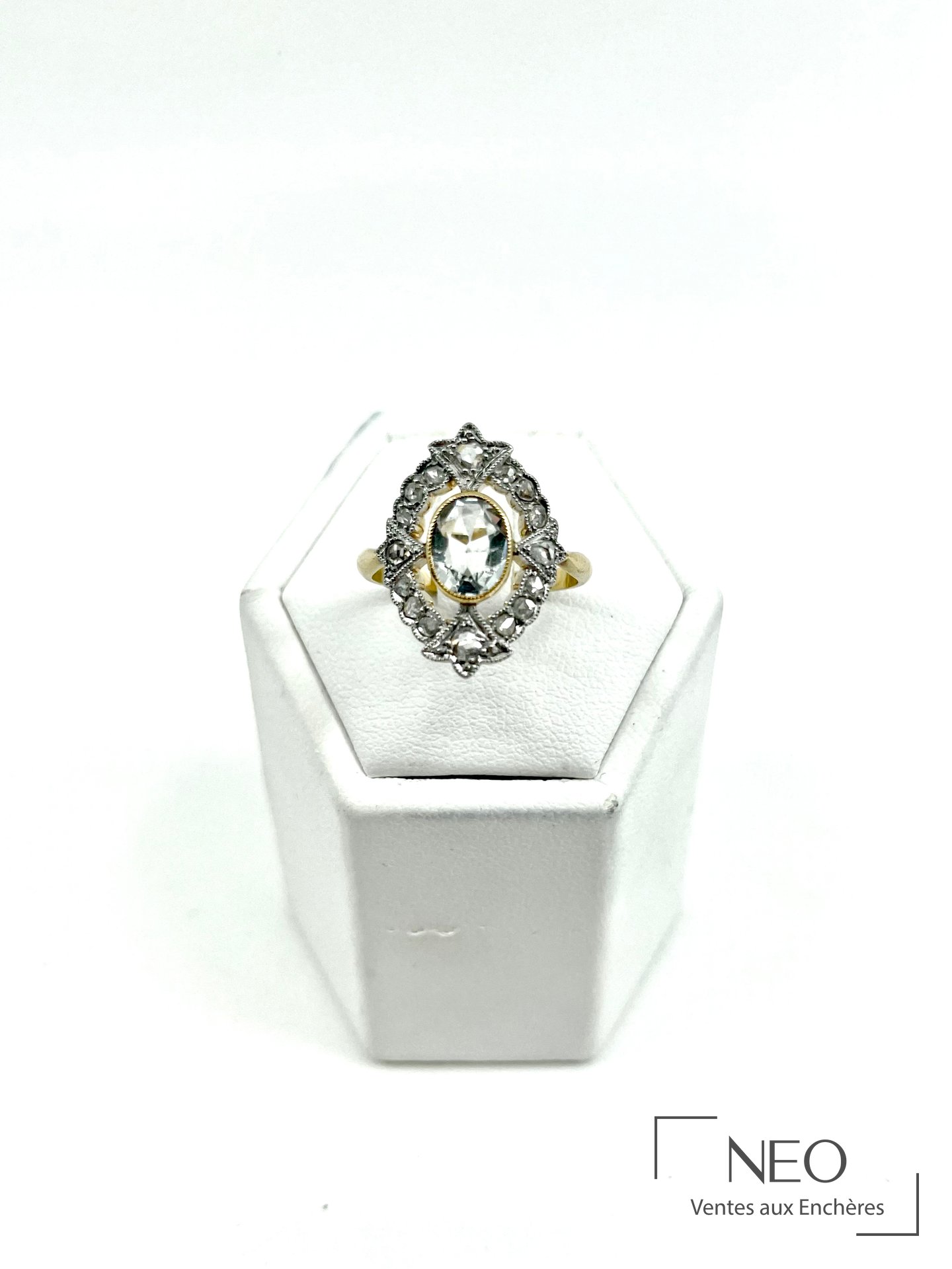 Bague en or jaune 18 carats et platine, aigue-marine et diamants