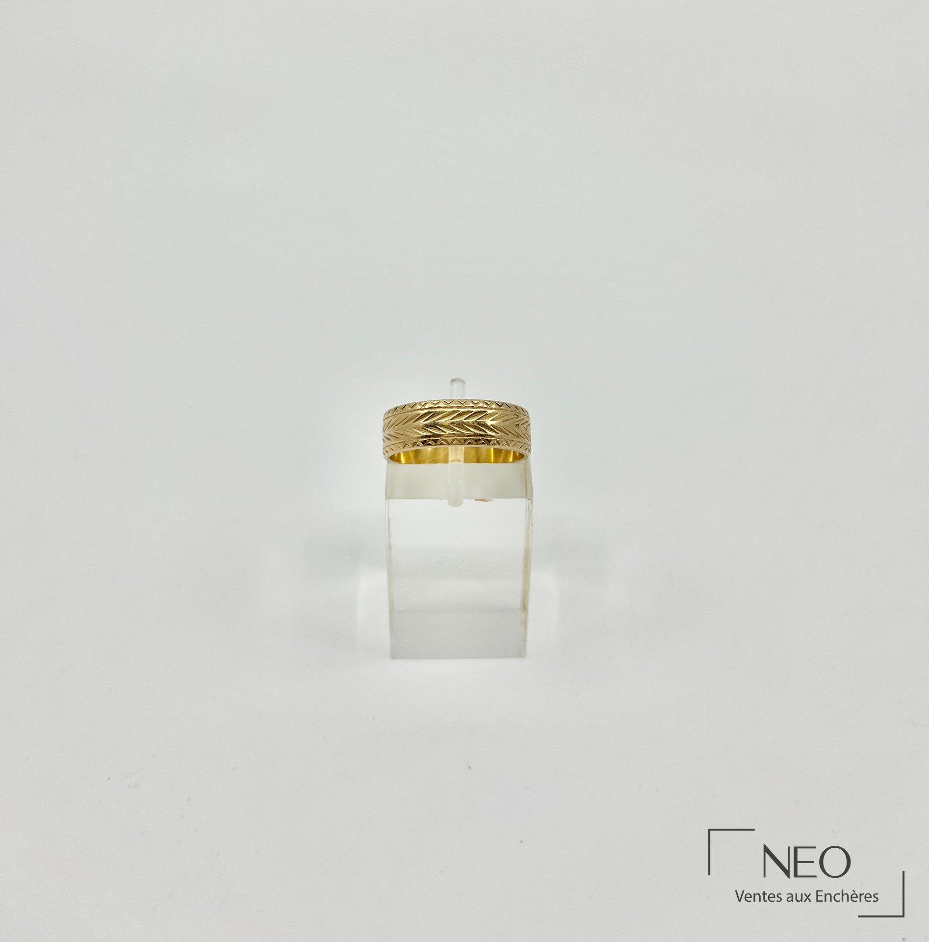 Bague ruban en or jaune 18 carats ornée de chevrons