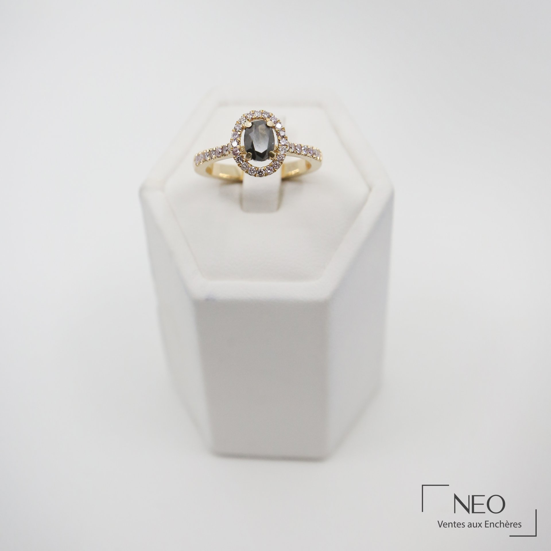 Bague solitaire en or jaune 14 carats, diamant ovale fancy dark grey