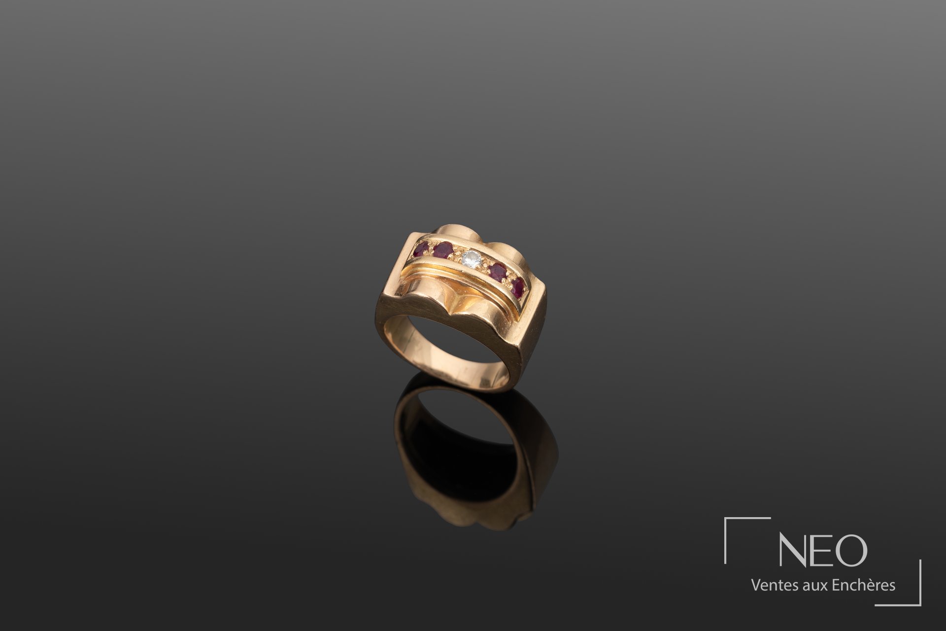 Bague de style Tank en or jaune 18 carats et platine