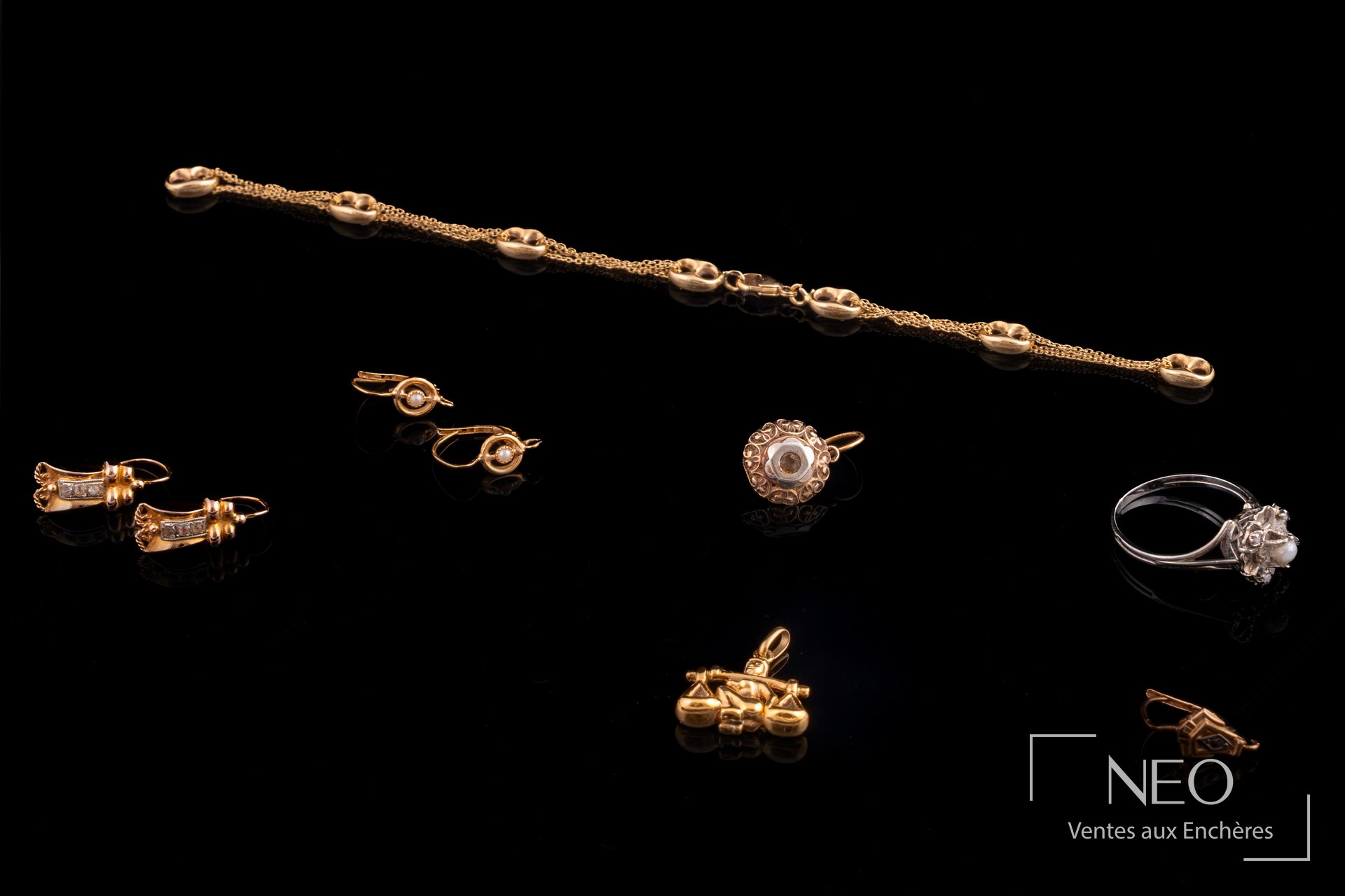 Bijoux en or 18 carats, ensemble comprenant bague, bracelet et pendentifs