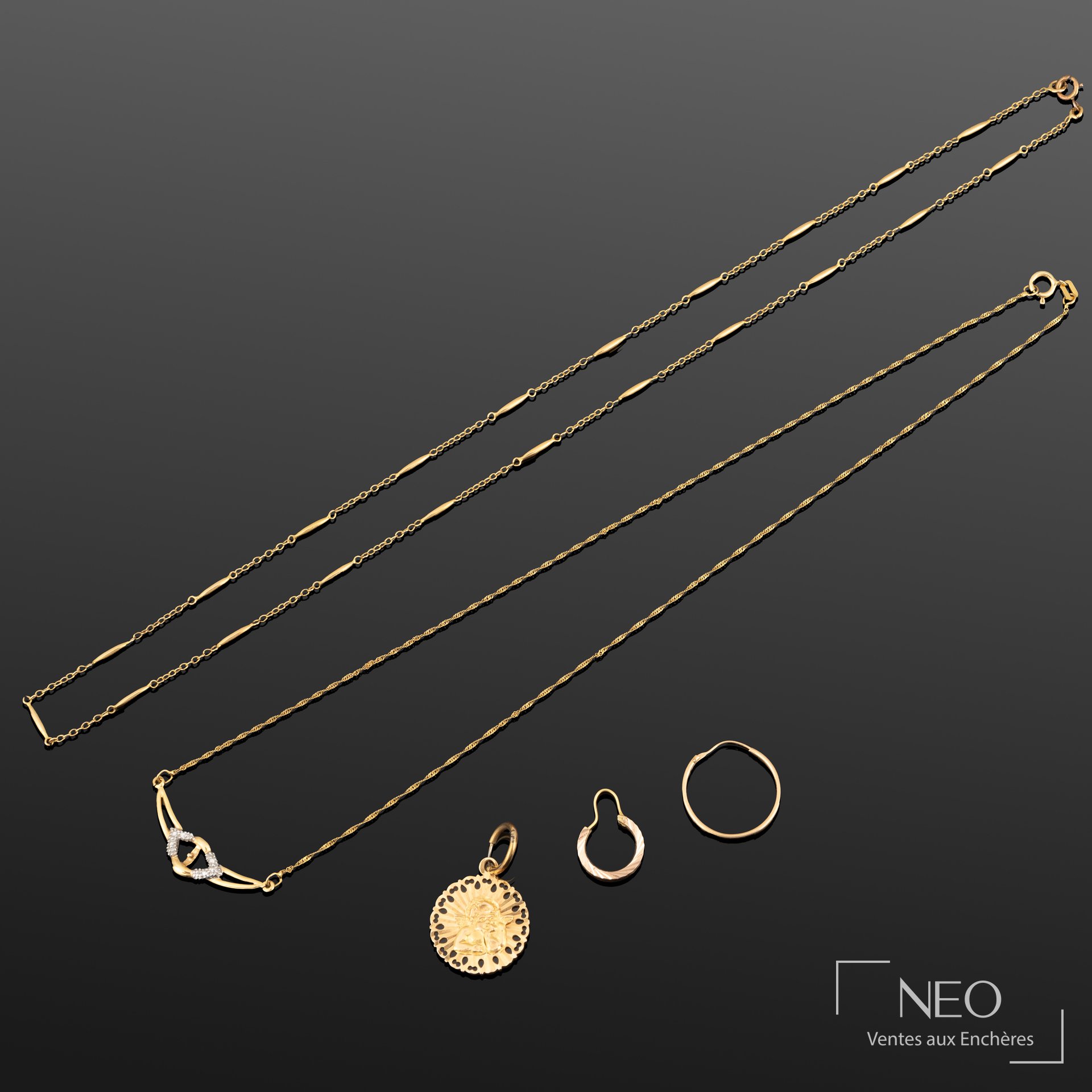 Ensemble de bijoux en or jaune avec deux chaînes