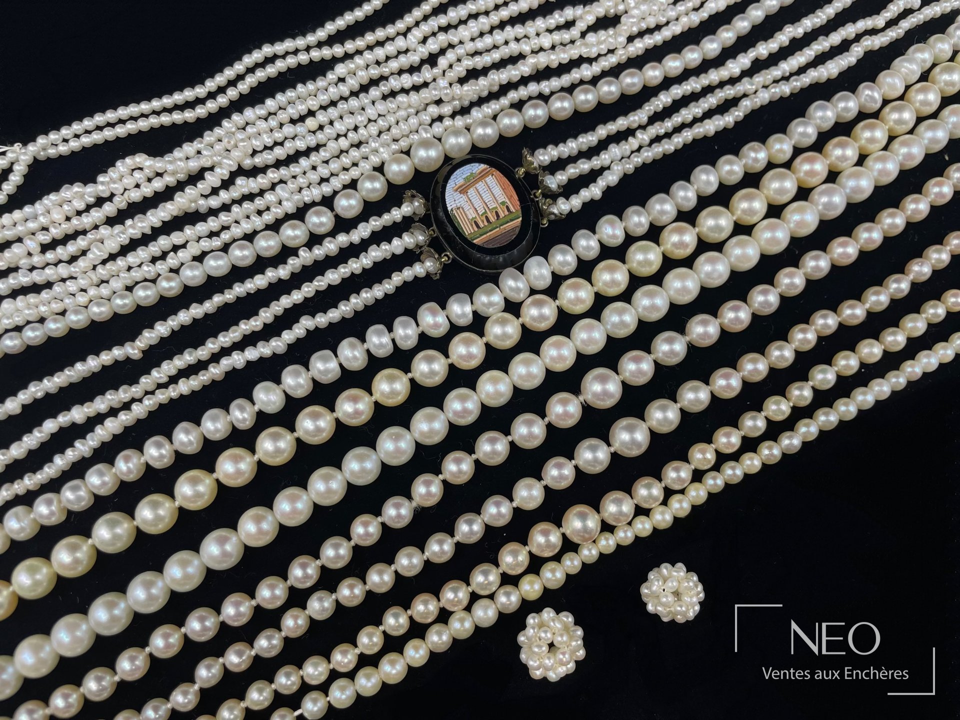 Ensemble de bijoux fantaisie en perles de culture blanches