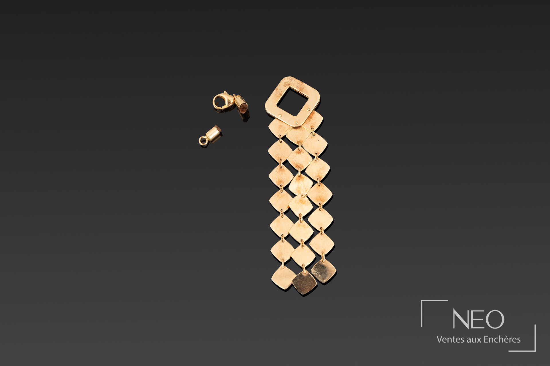 Élément de bijoux en or jaune 18K ajouré à pendeloques