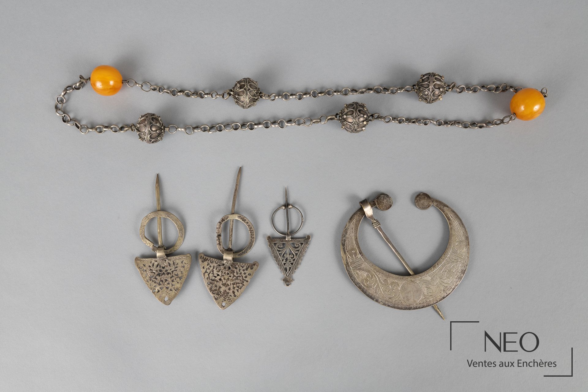 Lot de bijoux tunisiens en argent et ambre