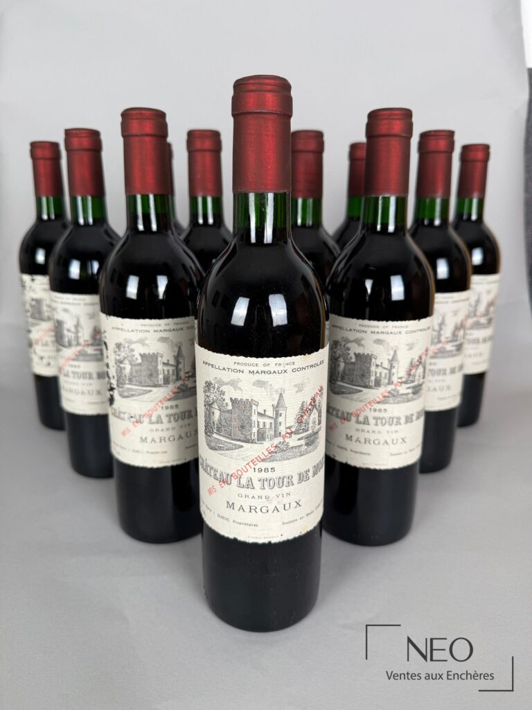 Caisse bois de douze bouteilles de Château La Tour de Mons 1985 en vue d'ensemble