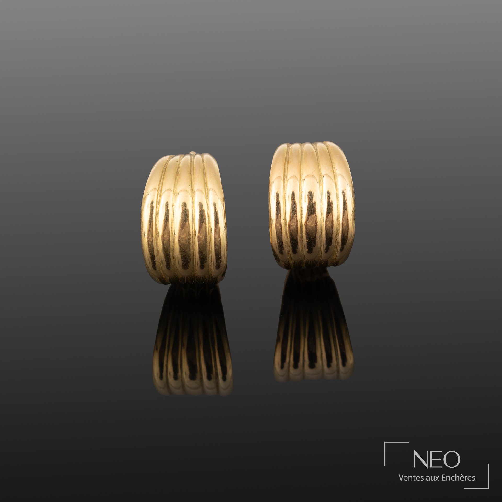 Paire de boucles d&rsquo;oreille en or jaune 18K, système pour oreilles percées