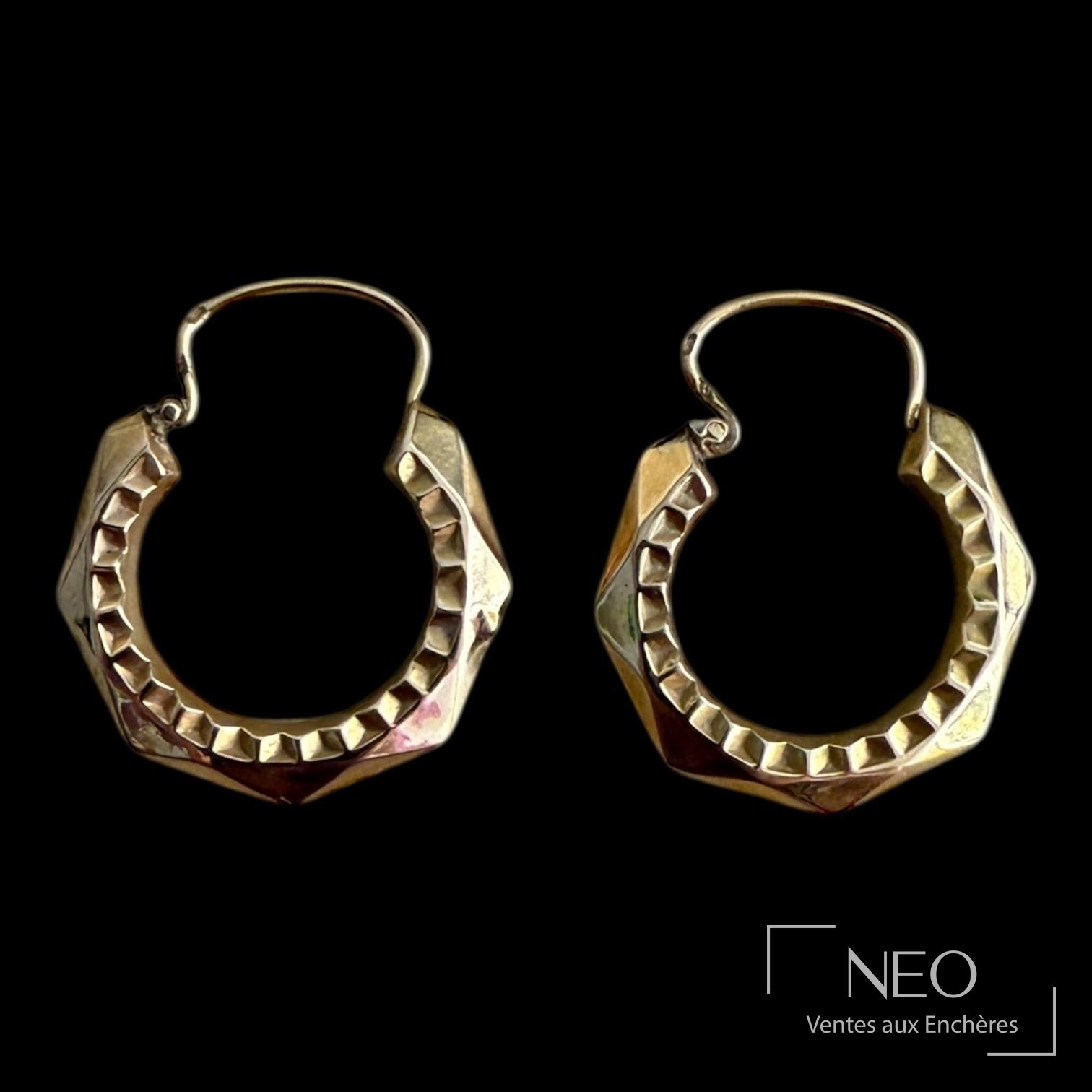 Paire de boucles d’oreilles créoles en or jaune 18 carats