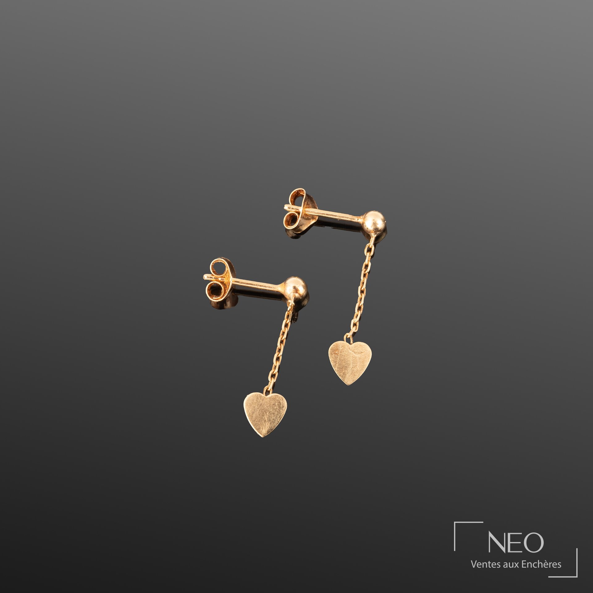 Boucles d’oreilles en or jaune 18K à cœurs suspendus
