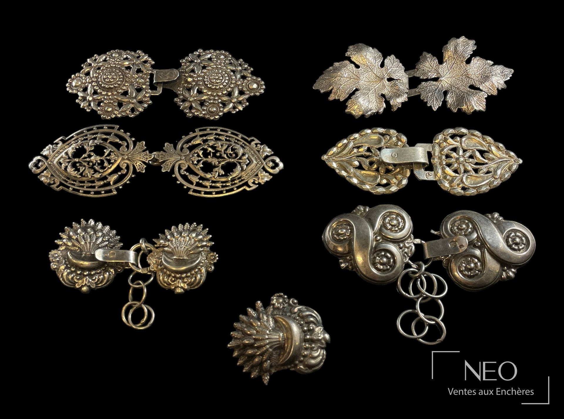 Ensemble de treize éléments de boucles de ceinture en argent, XIXe siècle