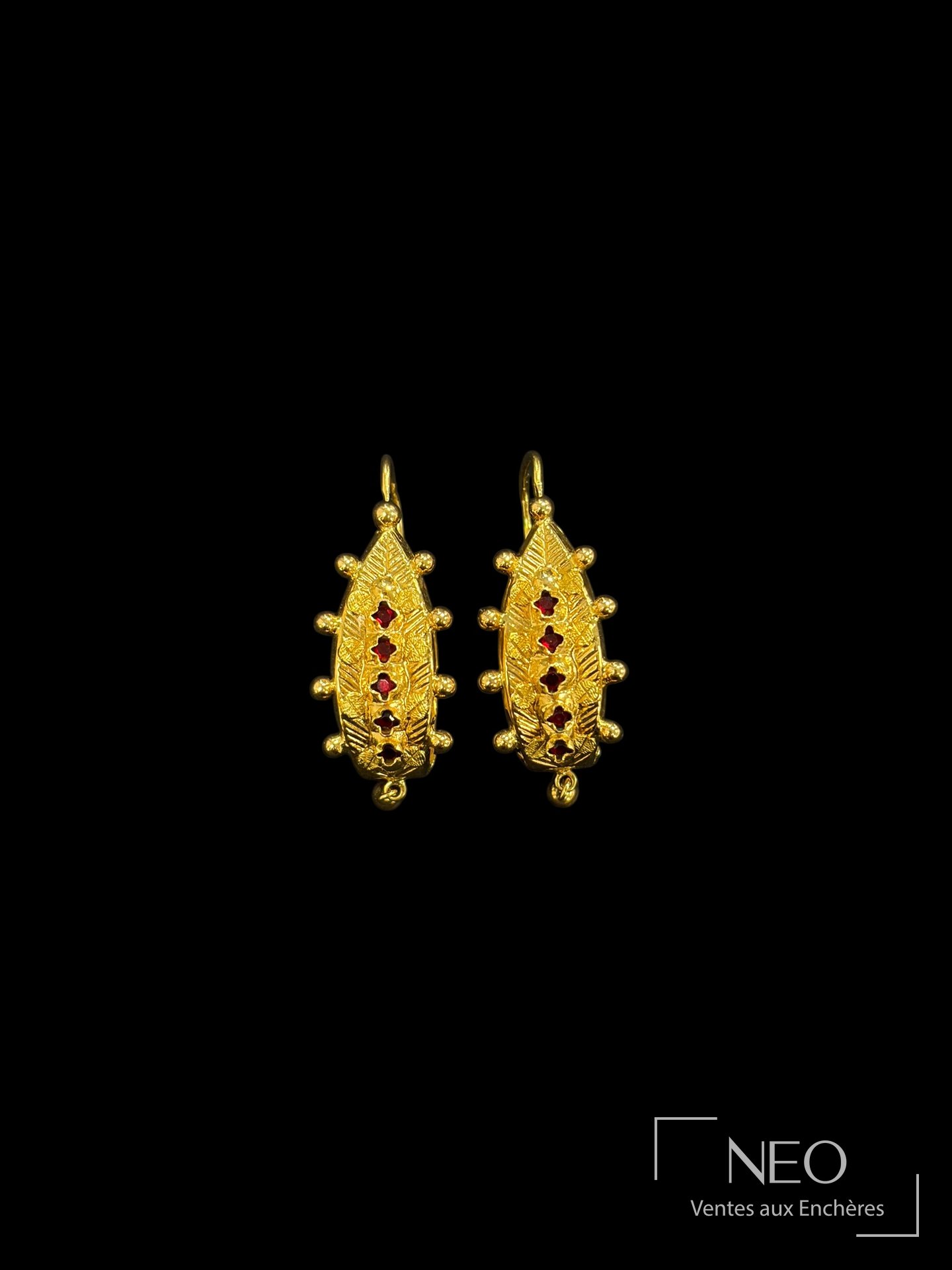 Paire de boucles d’oreilles en or jaune 18K de style byzantin