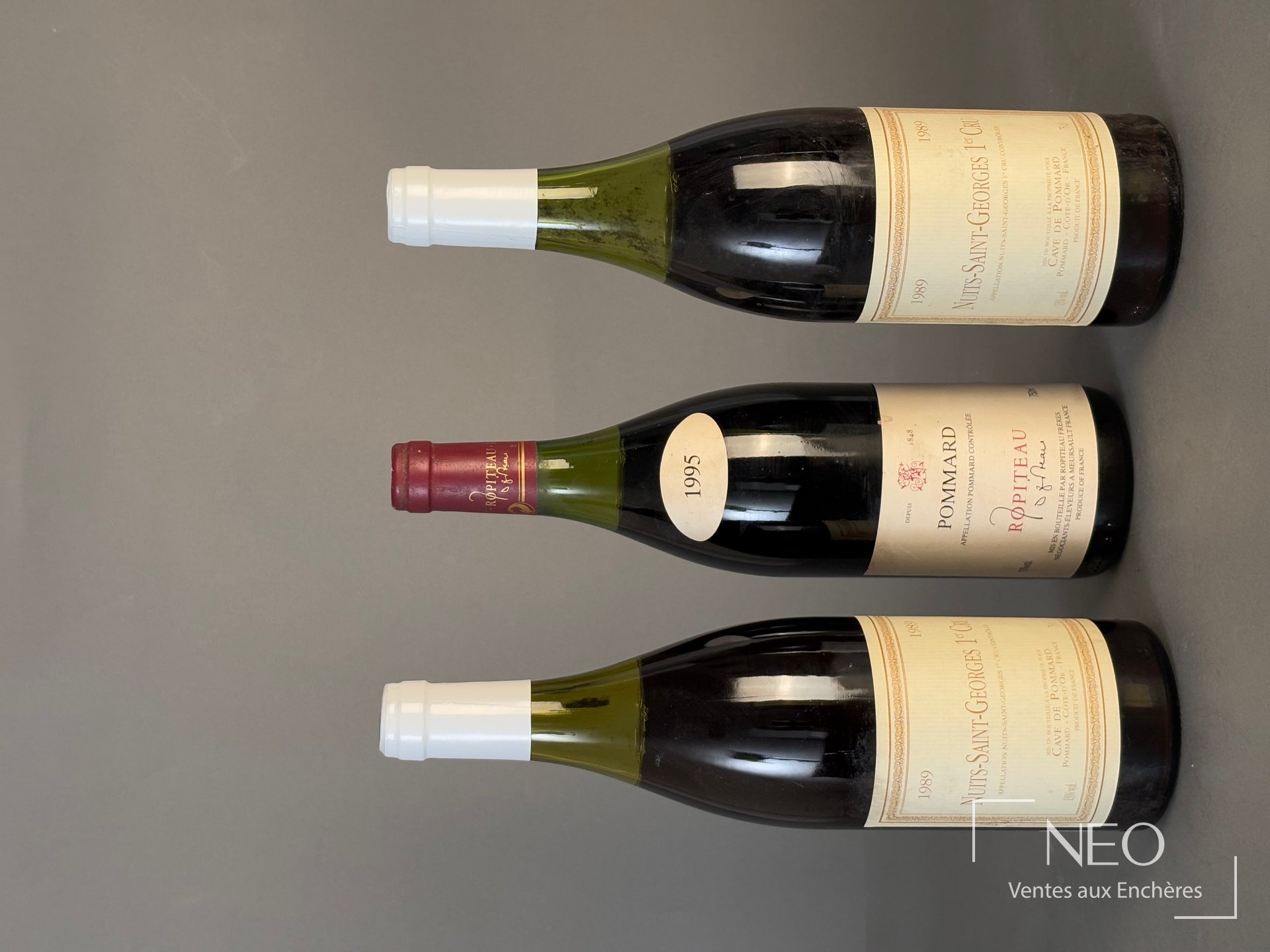 Ensemble de 3 bouteilles de Bourgogne, Nuits-Saint-Georges et Pommard
