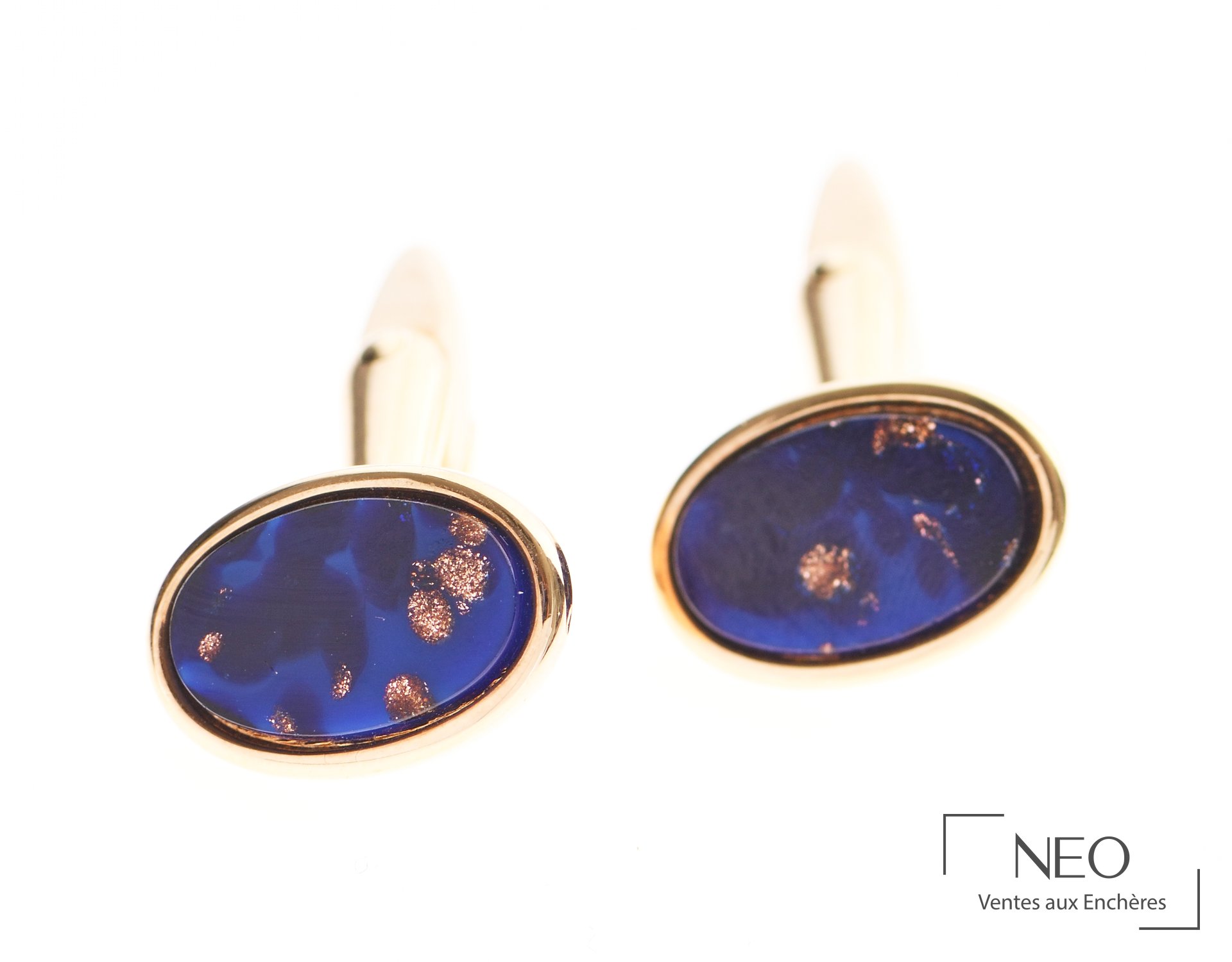 Christian Dior Paire de boutons de manchette en métal doré à cabochons bleu métallisé