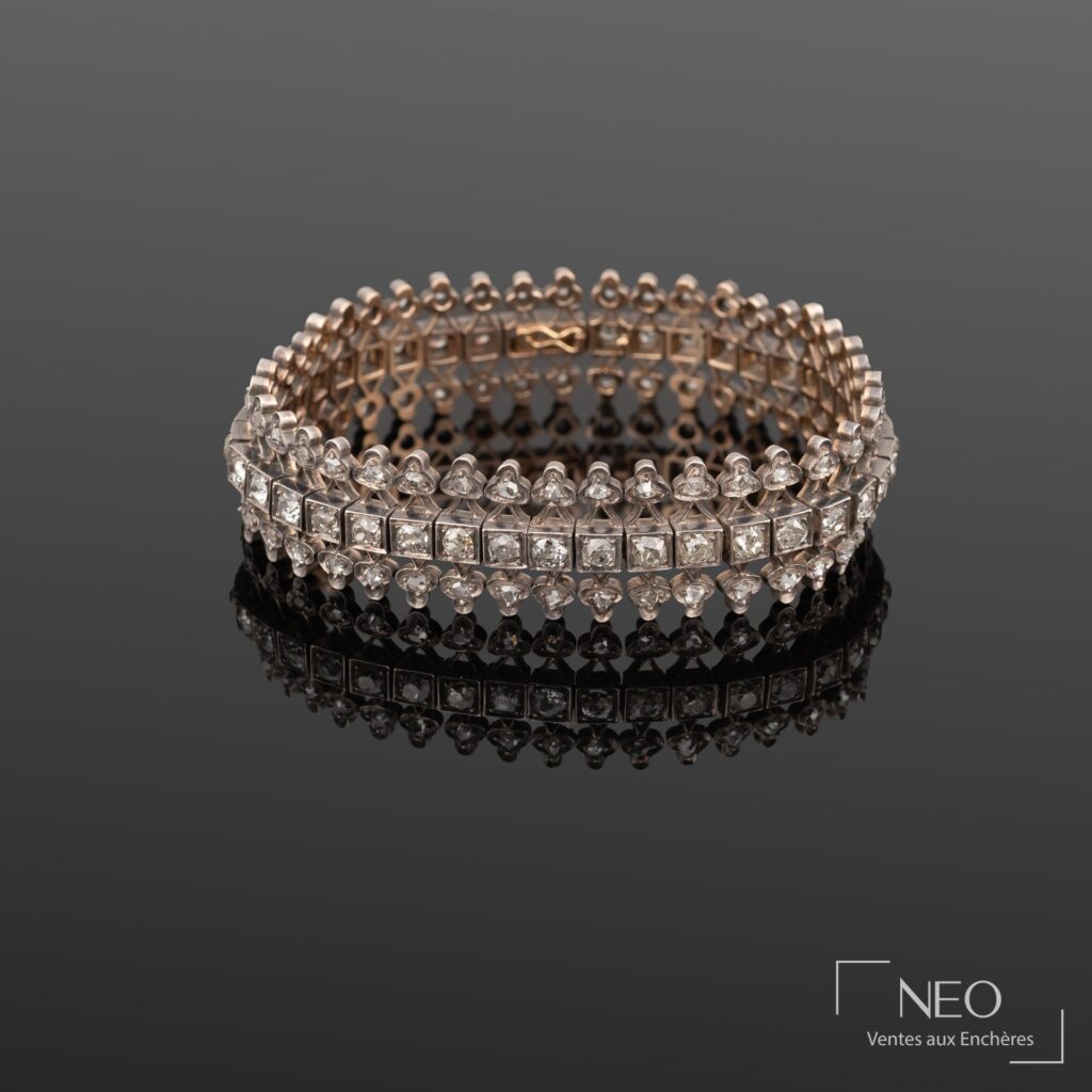 Bracelet articulé en or et argent serti de diamants