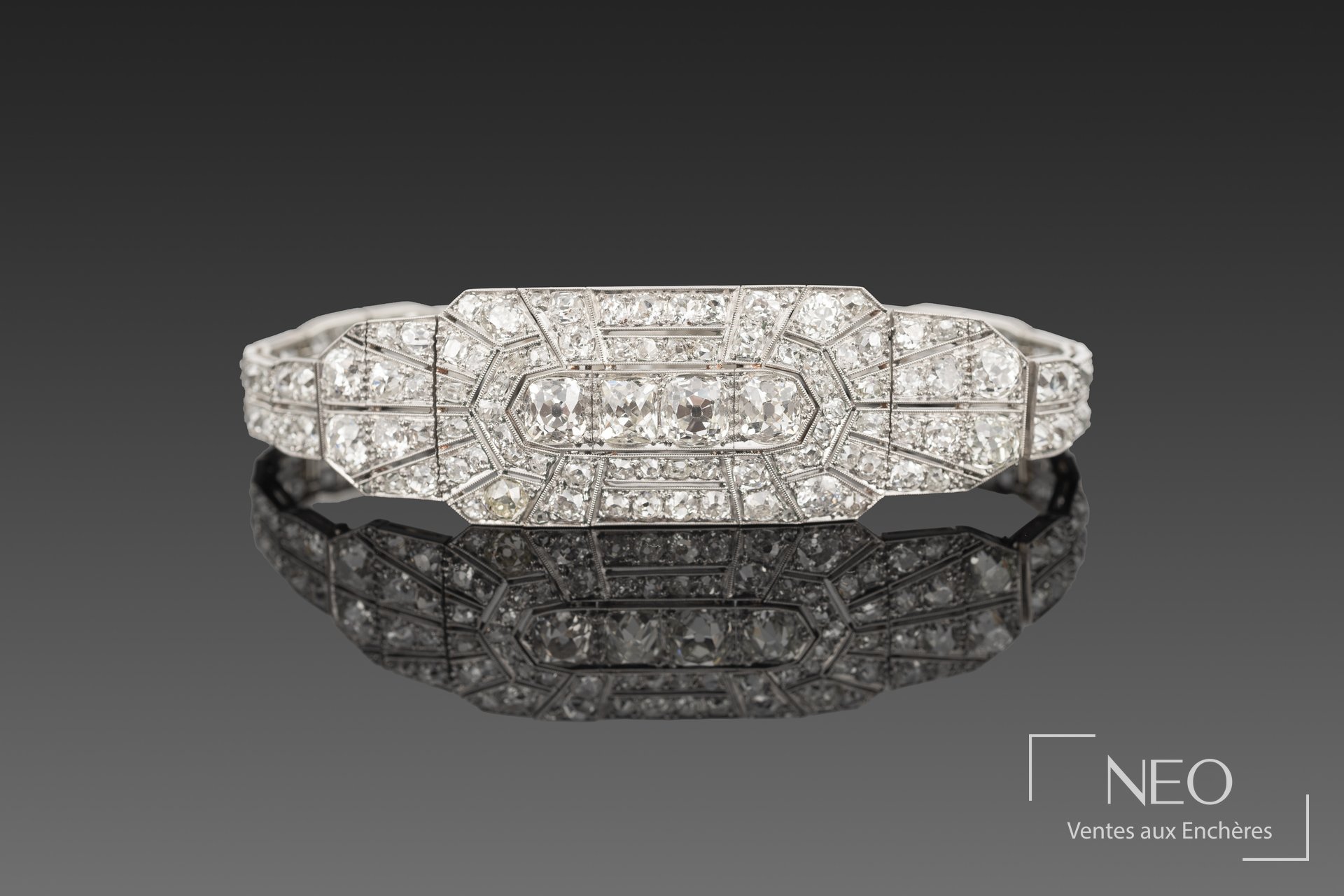 Bracelet Art Déco attribué à Auger Paris serti de diamants