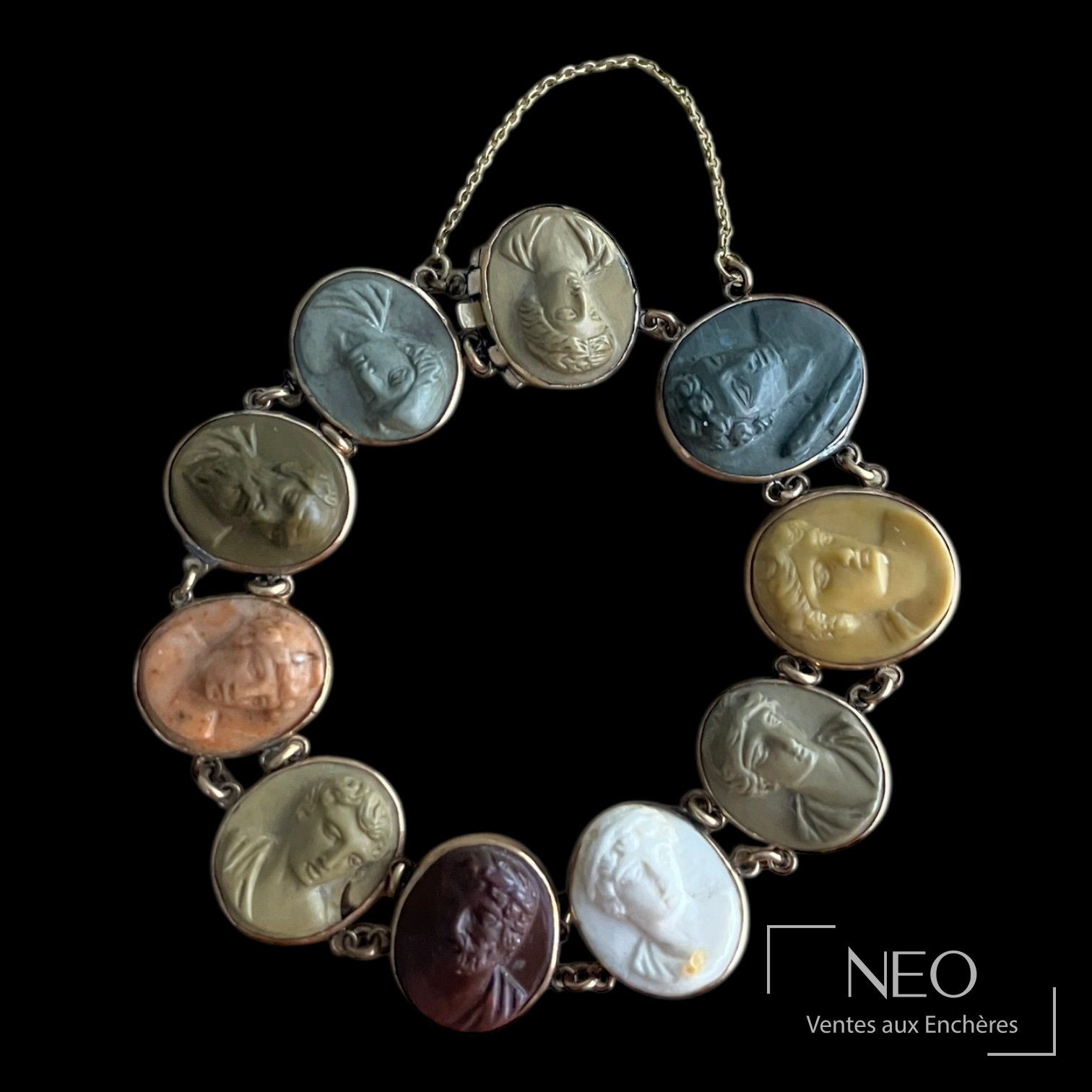 Bracelet en or rose 9 carats et breloques à portraits à l&rsquo;Antique