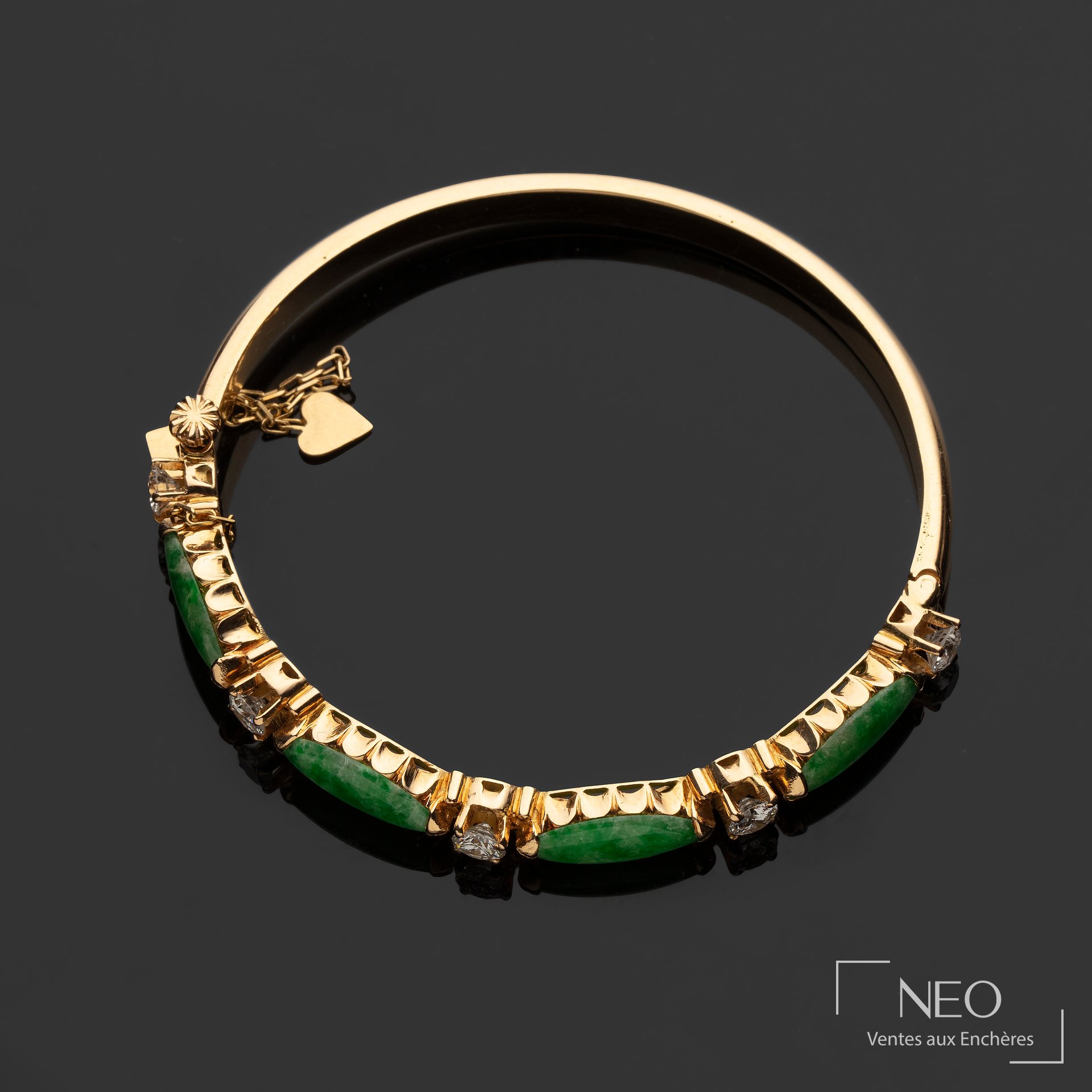 Bracelet jonc en or jaune, jade et diamants