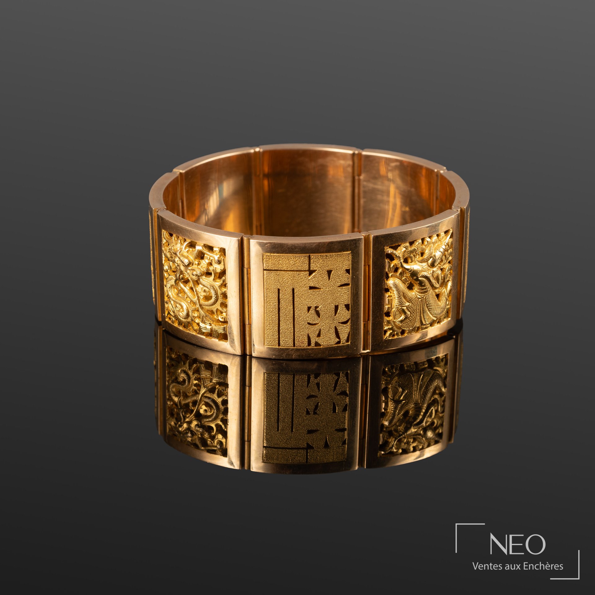 Bracelet manchette articulé ouvrant en or jaune et rose 18K, symboles chinois et dragons