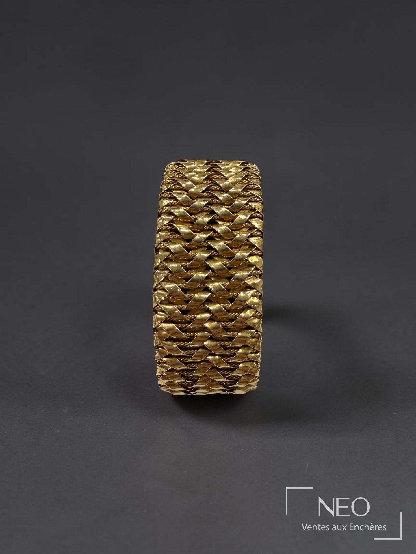 Bracelet manchette souple en or jaune 18K à maille rubans imbriqués