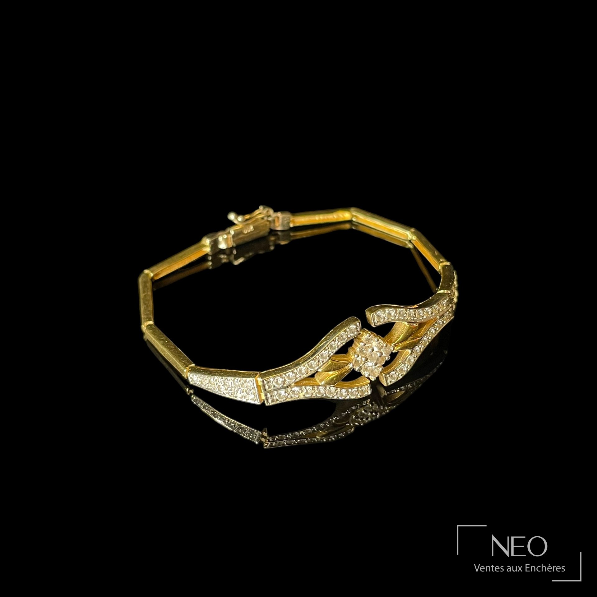 Bracelet en or jaune 18 carats à maillons baguettes et motif central