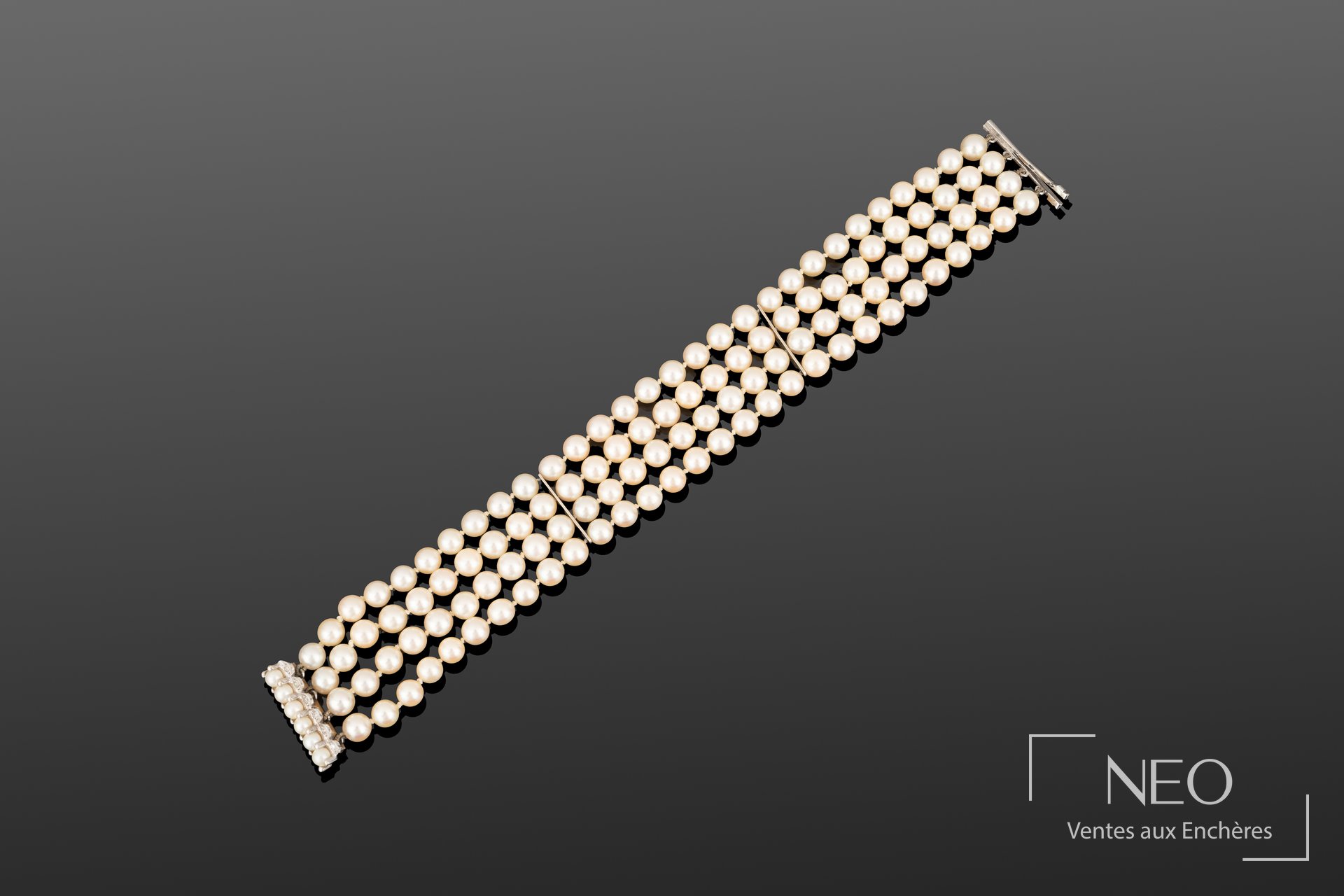 Bracelet de 4 rangs de perles de culture blanches et or gris 18K