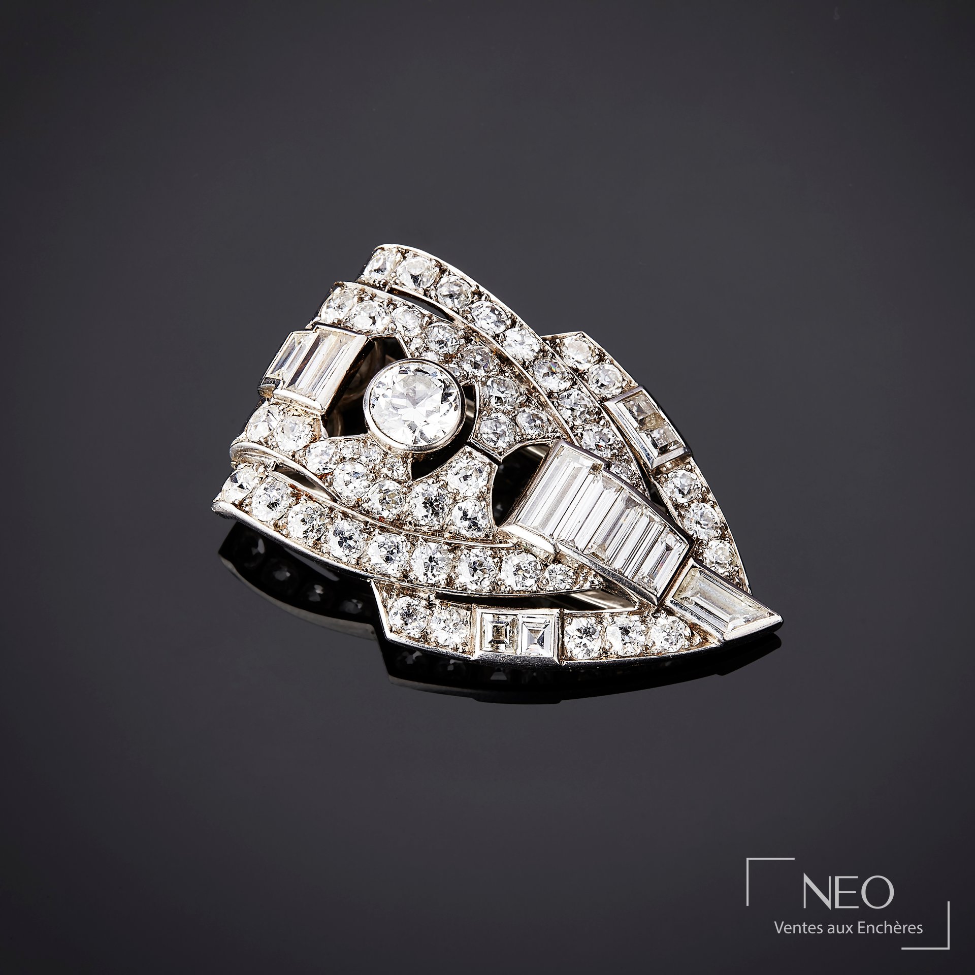 Broche Art Déco en platine sertie de diamants
