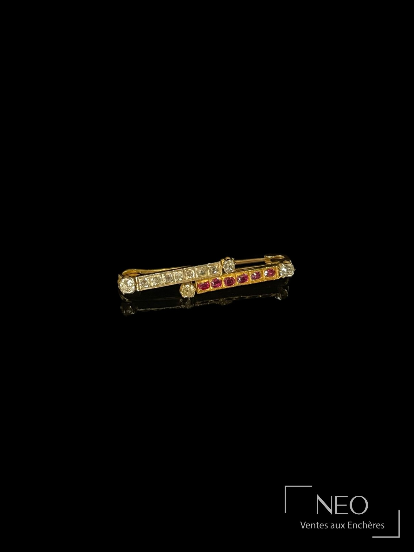 Broche barrette en or jaune et platine, diamants et pierres rouges