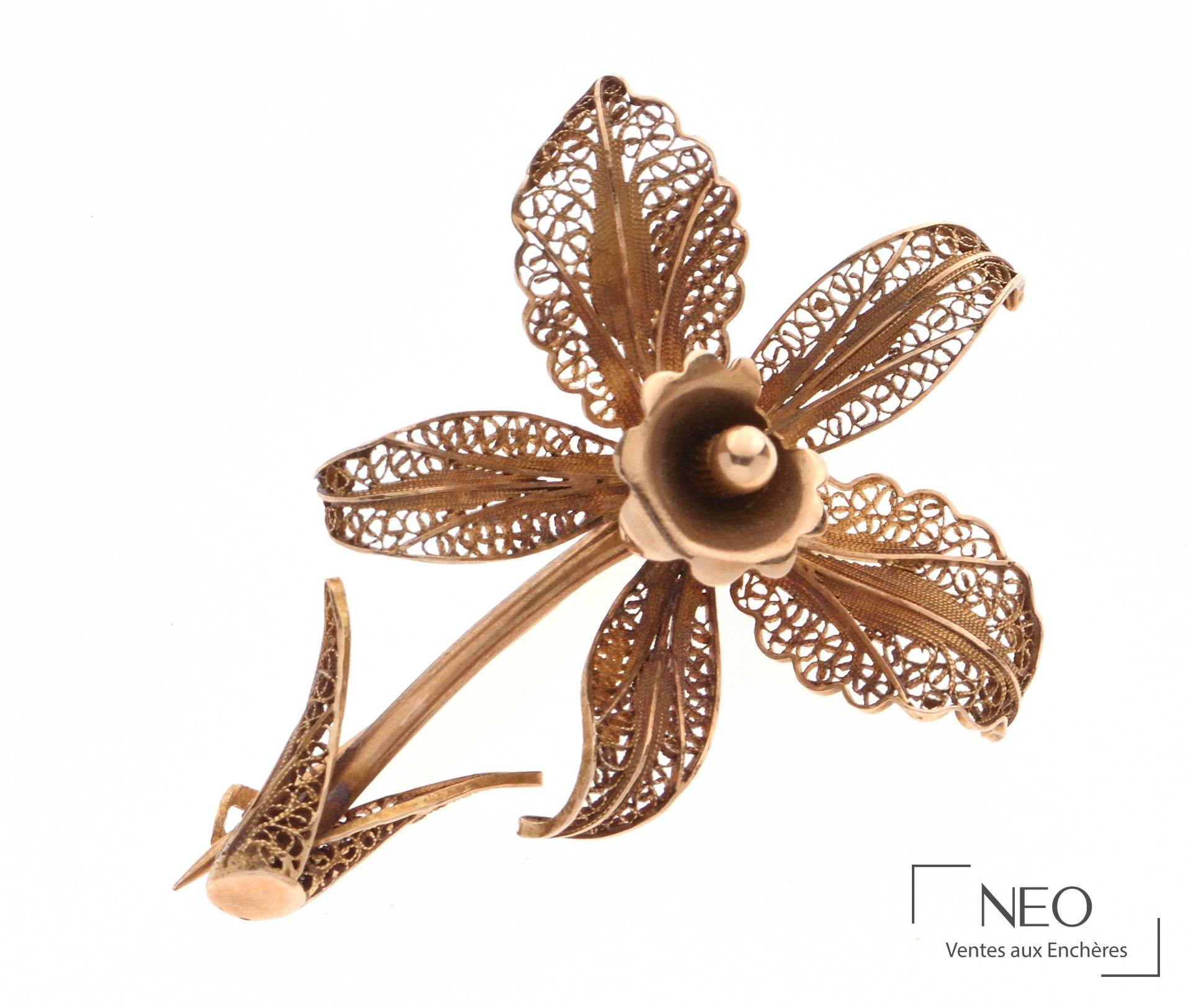 Broche fleur filigranée en or jaune