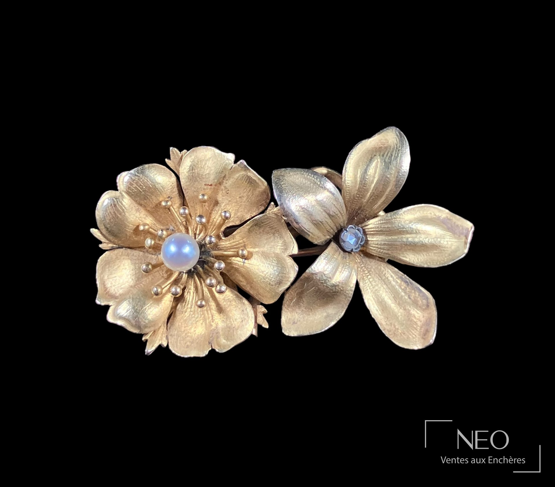 Broche florale en or jaune 18 carats, perle de culture et diamant ancien