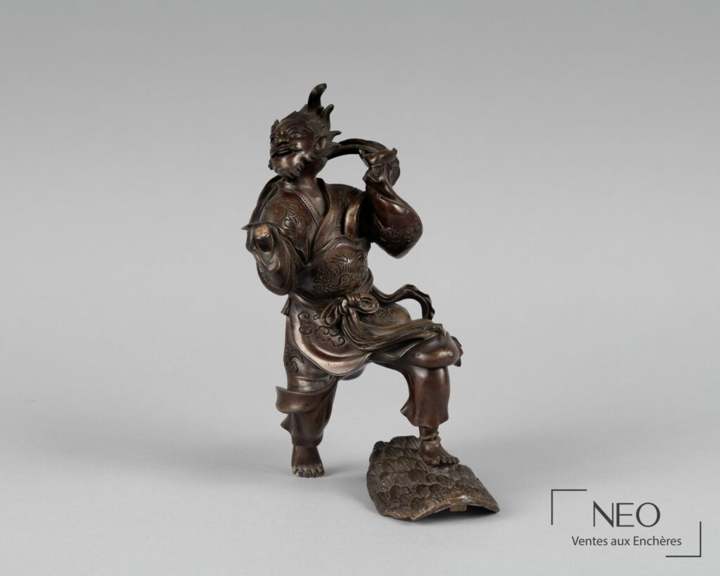 Brûle-parfum en bronze représentant Ebisu debout sur une carpe