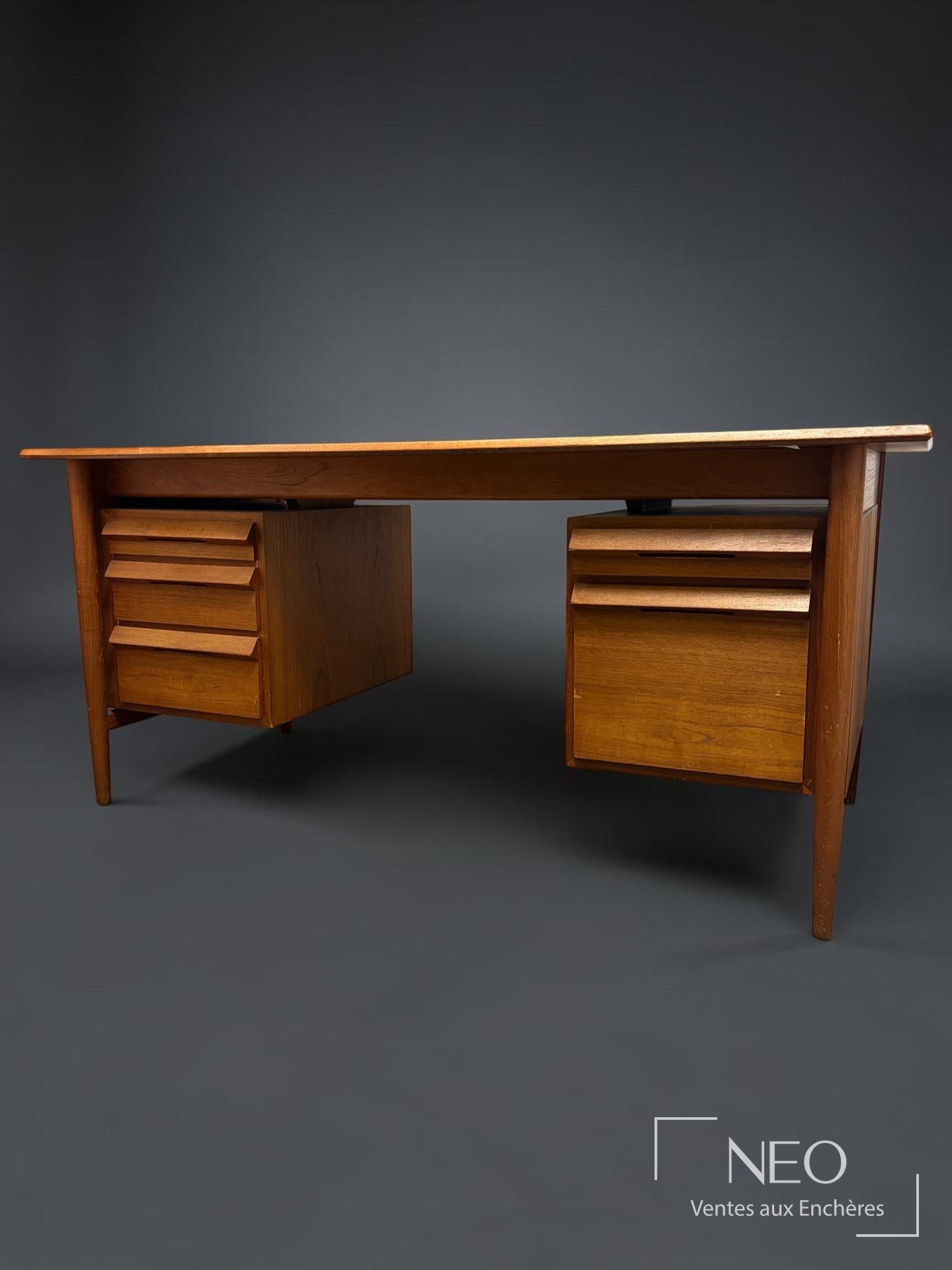 Bureau scandinave circa 1970 à deux caissons